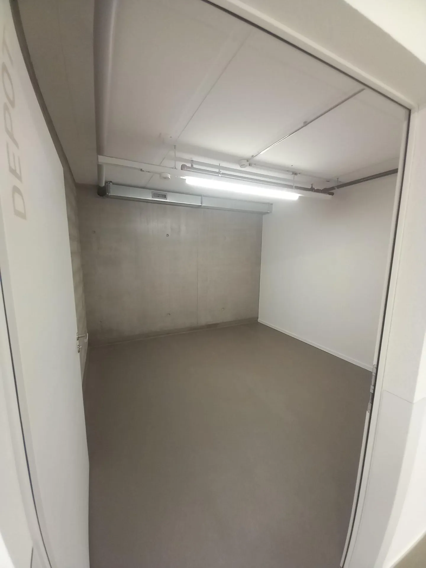 Espaces de stockage modernes - Photo 1 sur 2