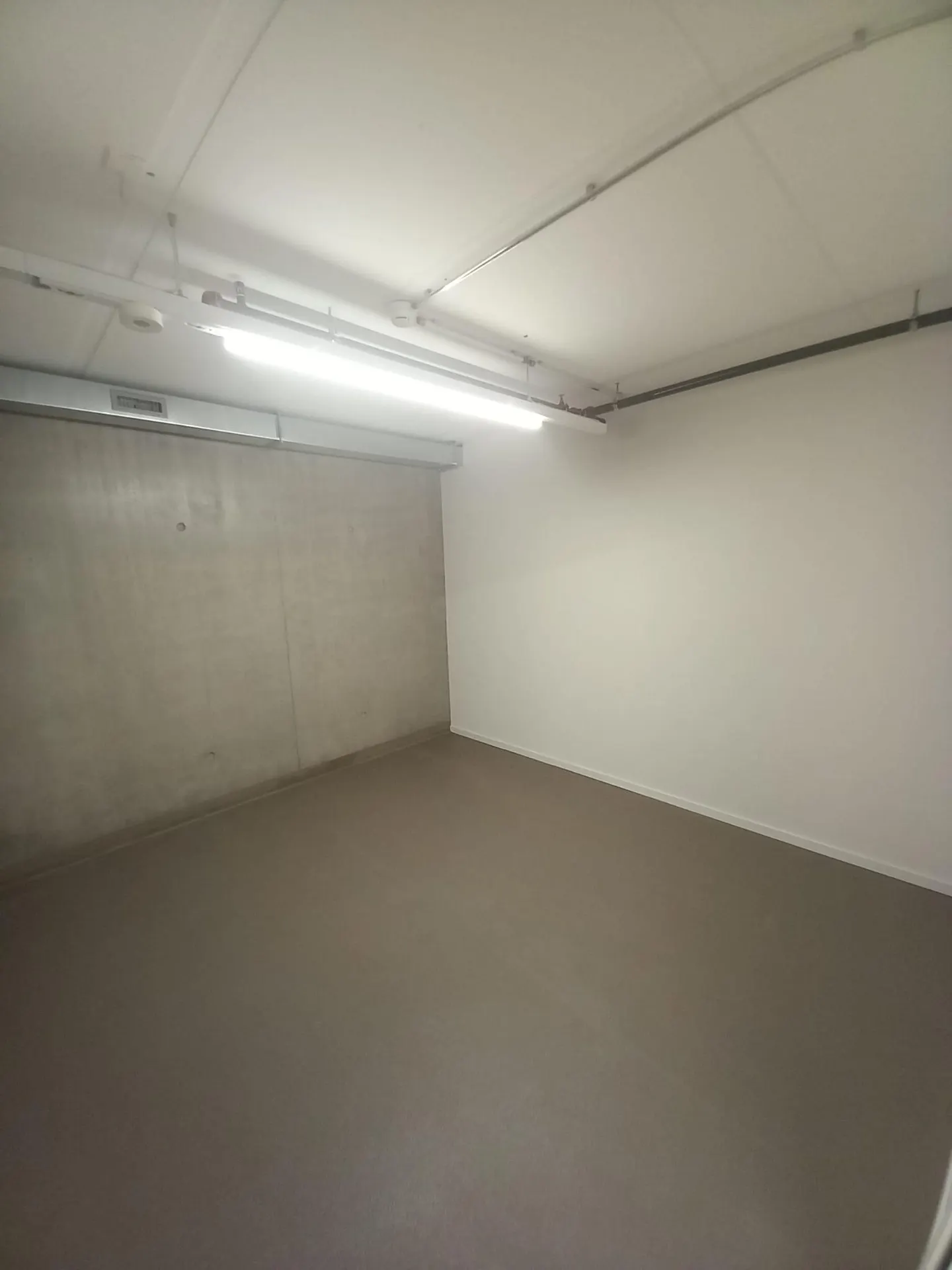 Espaces de stockage modernes - Photo 2 sur 2