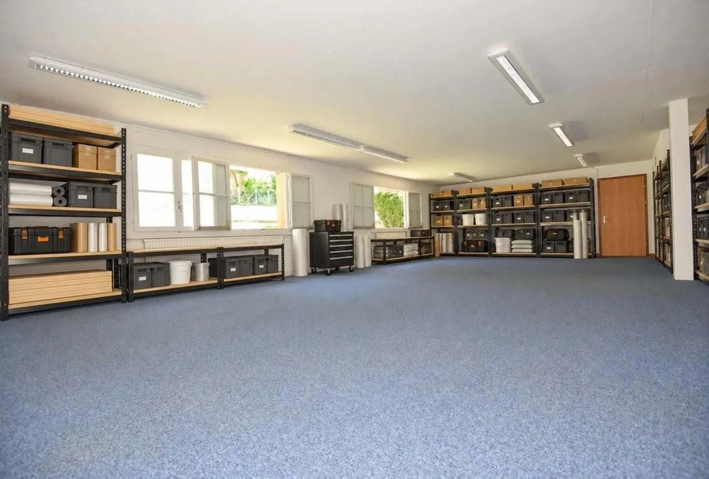 Your equipment deserves space! 86 m2 storage - Photo 1 of 9