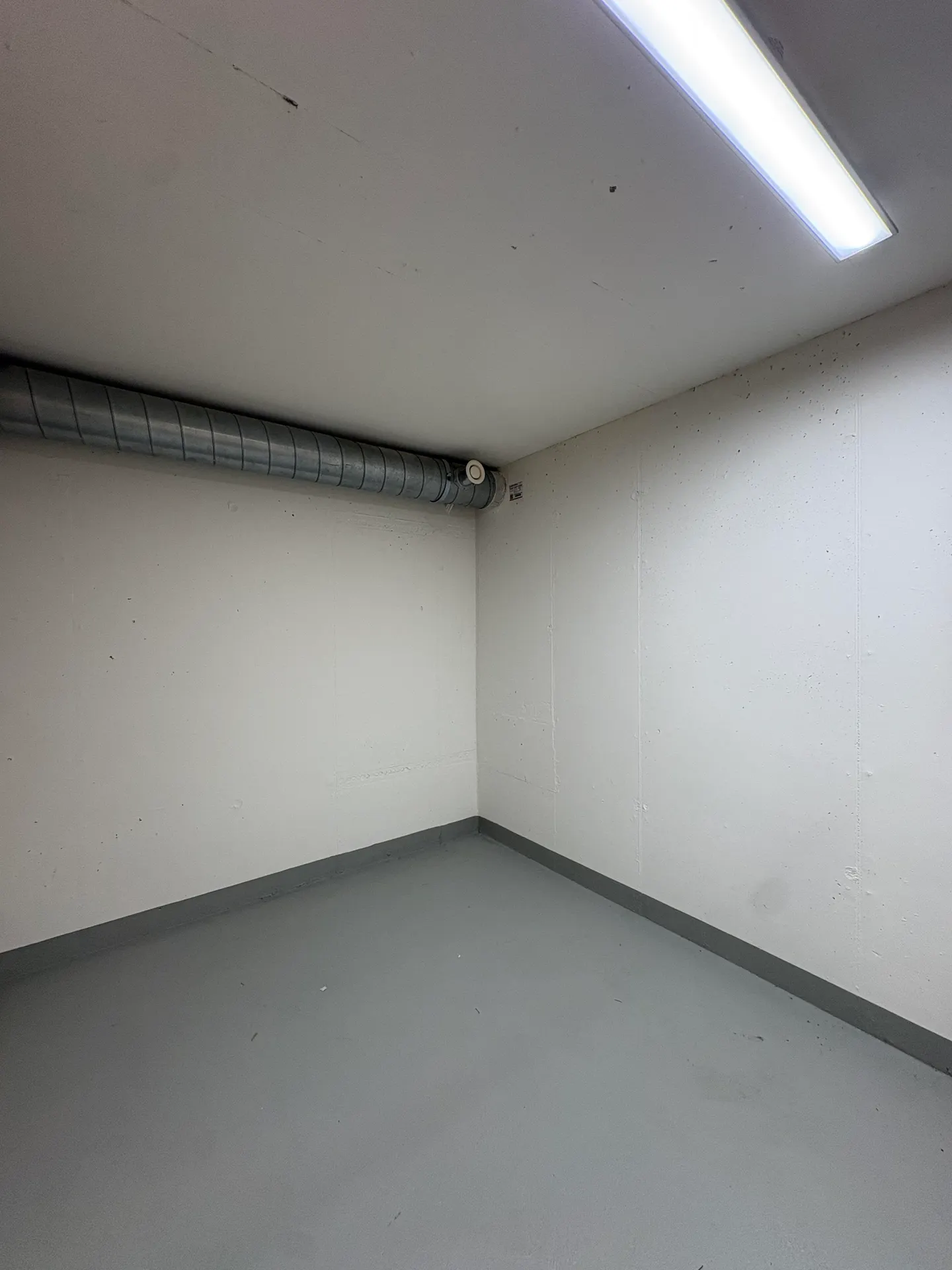 8m2 compartimento cantina Zurigo - Hagenholzstrasse 59 - Foto 8 di 8