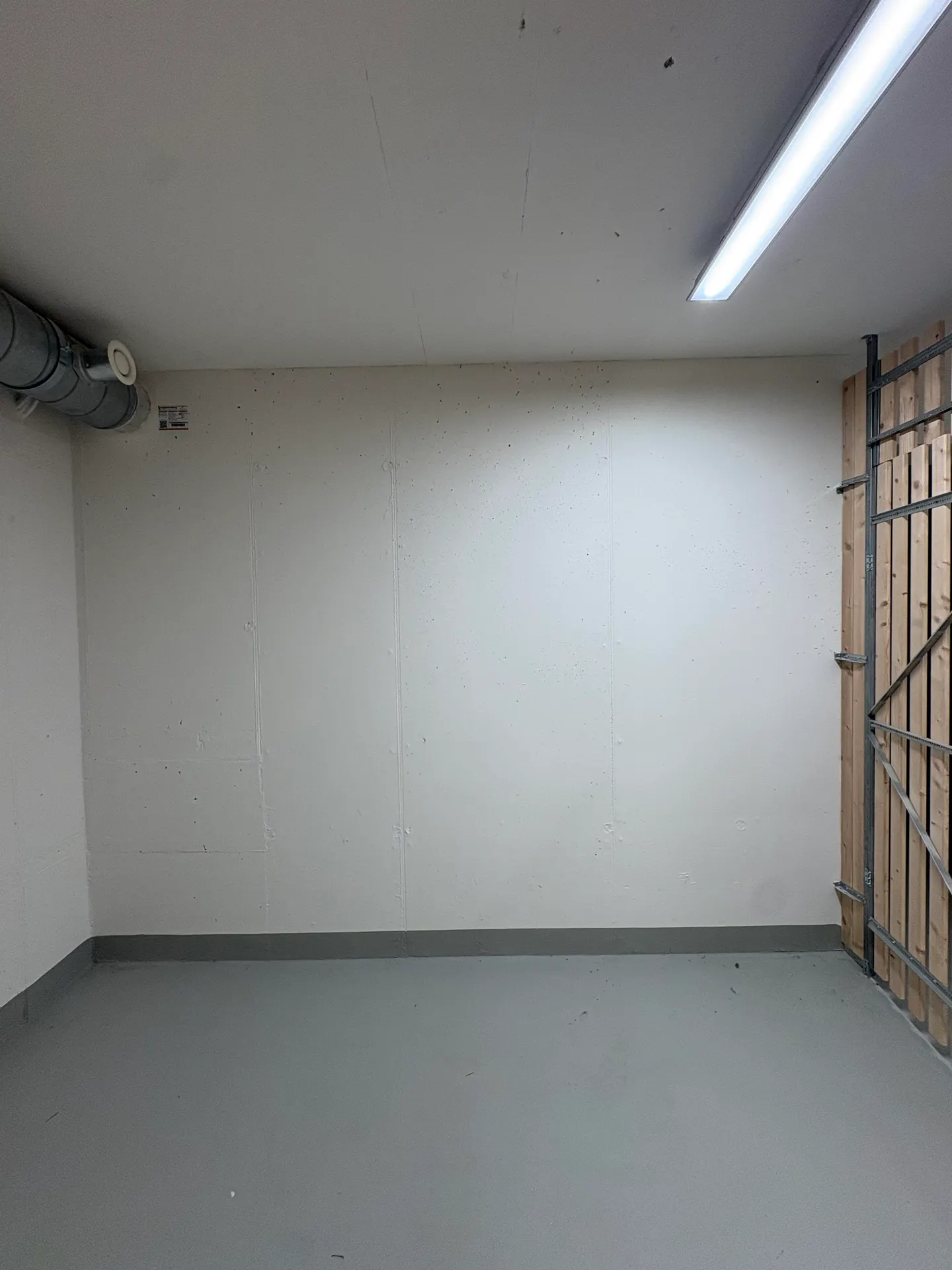 8m2 compartimento cantina Zurigo - Hagenholzstrasse 59 - Foto 7 di 8