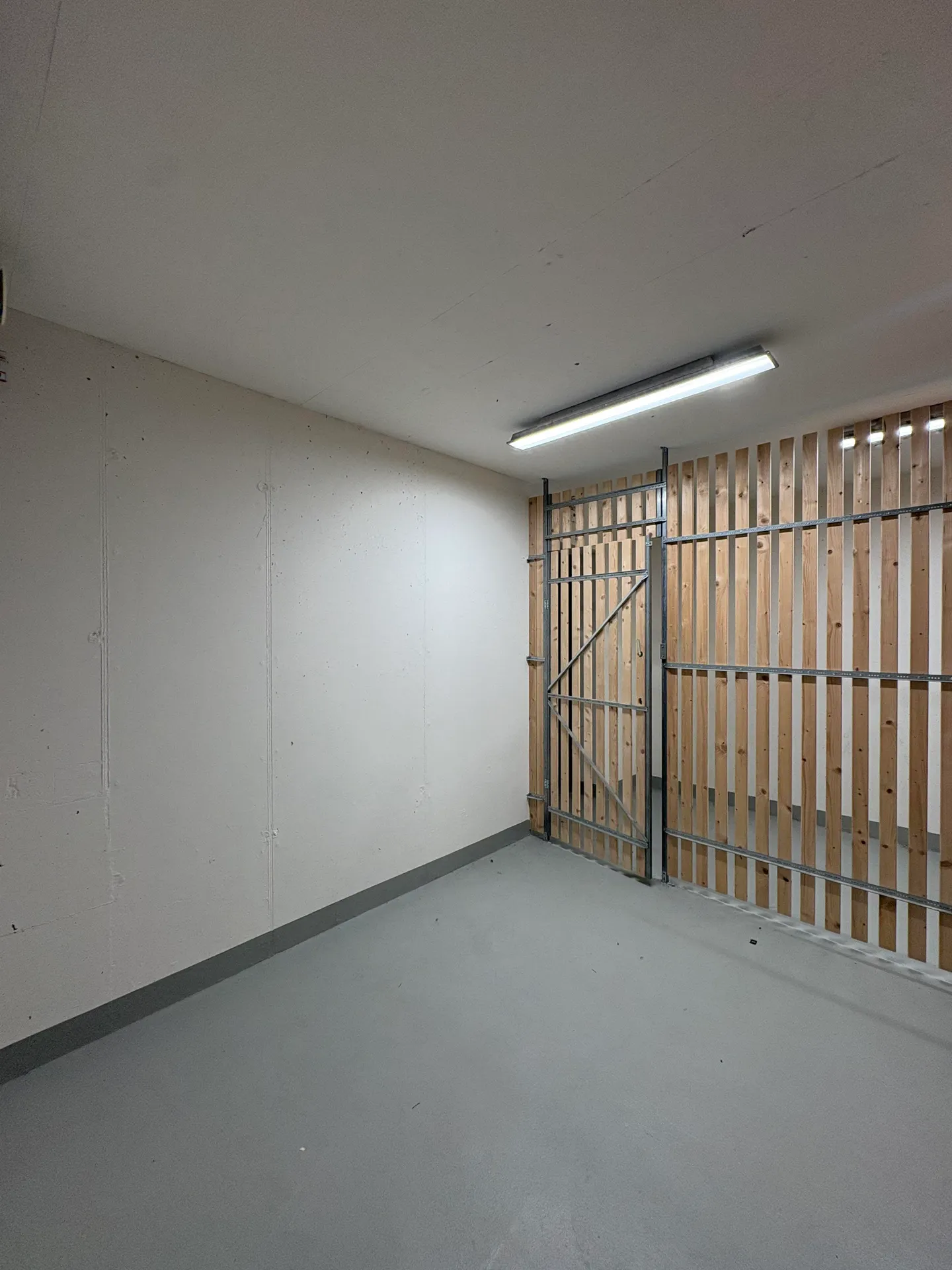 8m2 compartimento cantina Zurigo - Hagenholzstrasse 59 - Foto 6 di 8