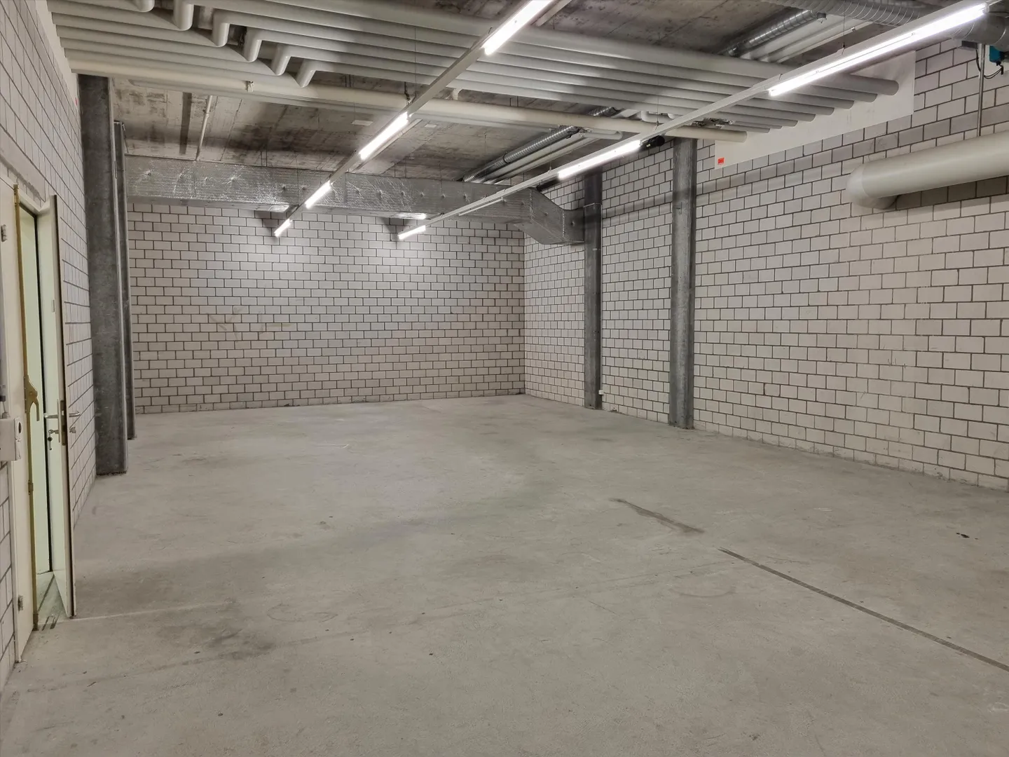Espace de stockage central à louer près de la gare de Baden - Photo 4 sur 6