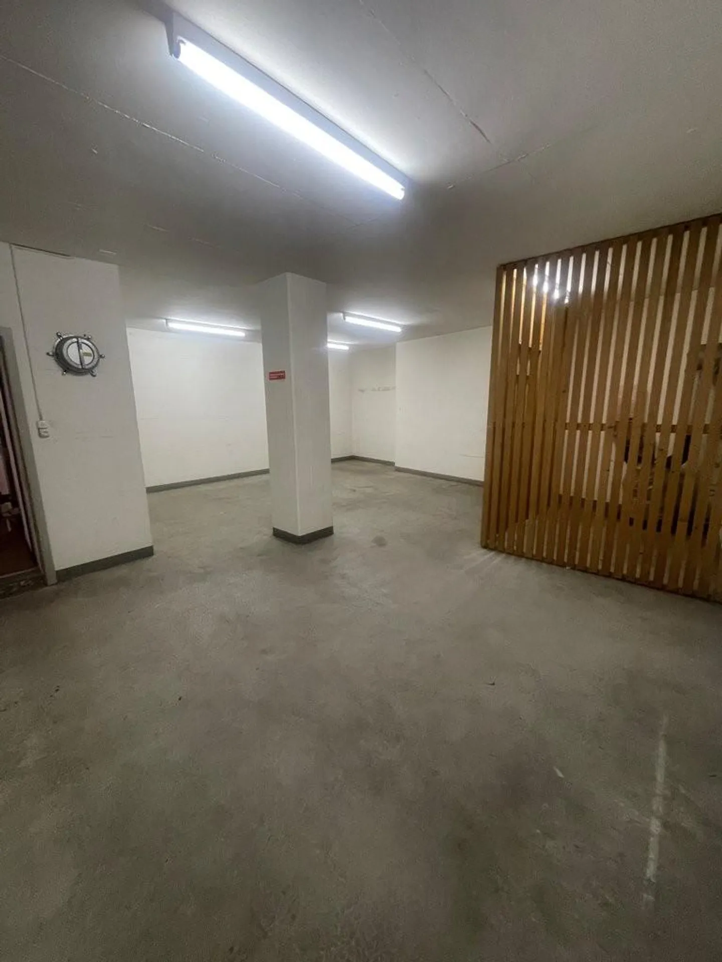 Deposito di 52m2 in affitto vicino al centro di Neuchâtel - Foto 1 di 2