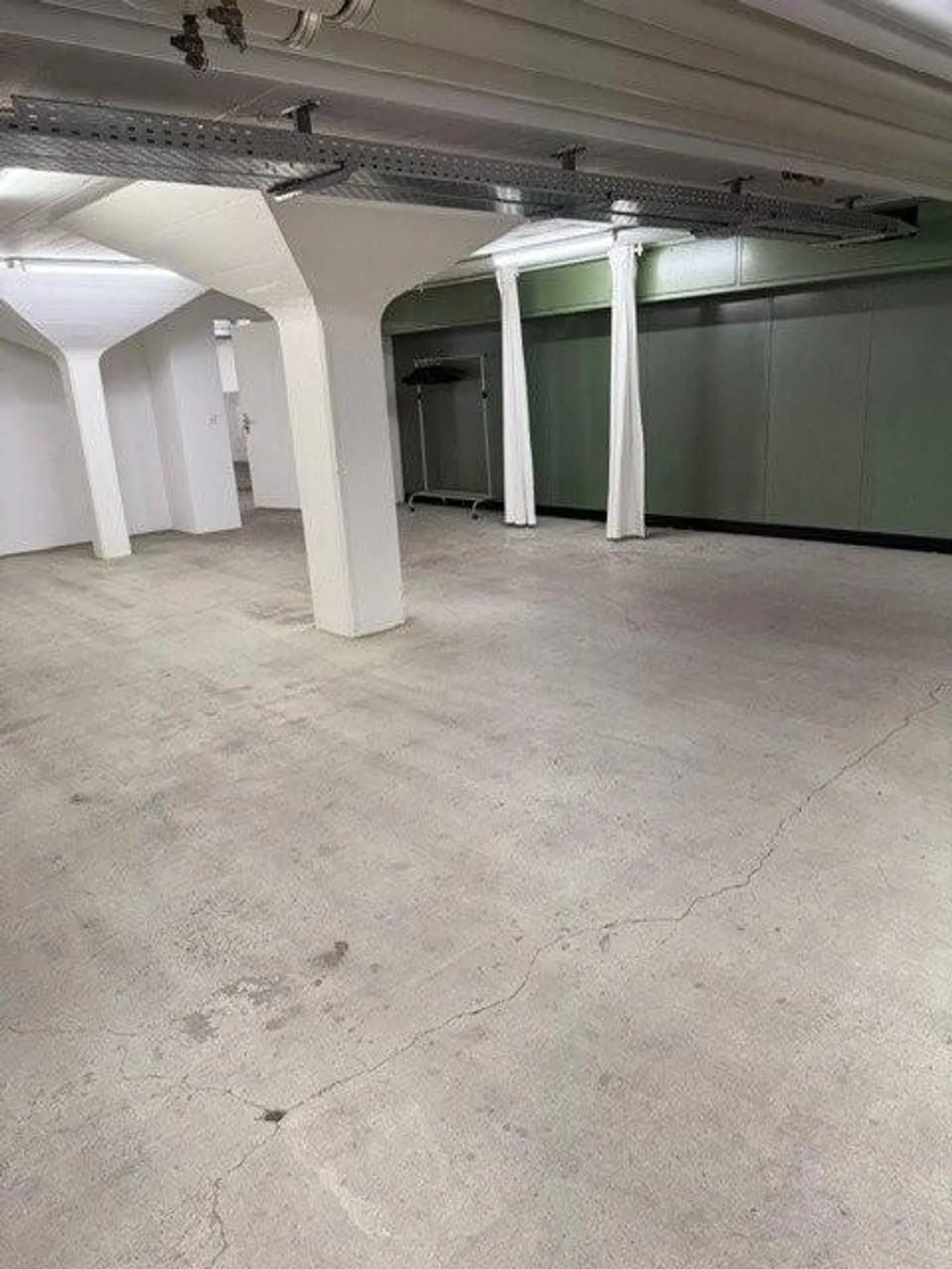 Ampio spazio di stoccaggio in una posizione attraente - Foto 4 di 5