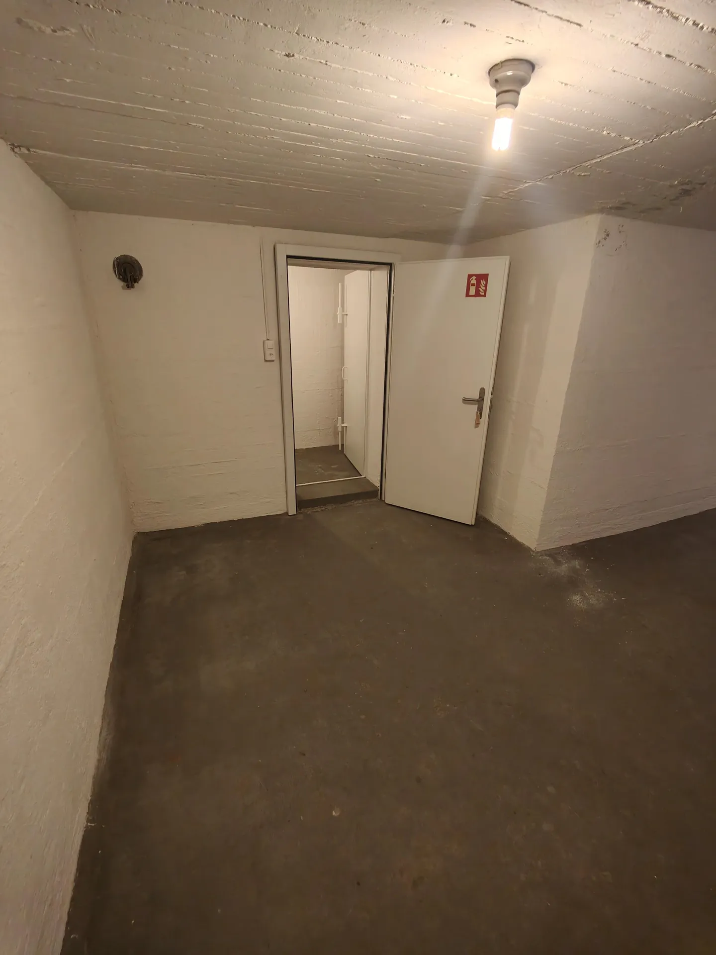 Rent storage space Zurich District 7 - 26m2 Zeltweg 67 - Photo 1 of 10