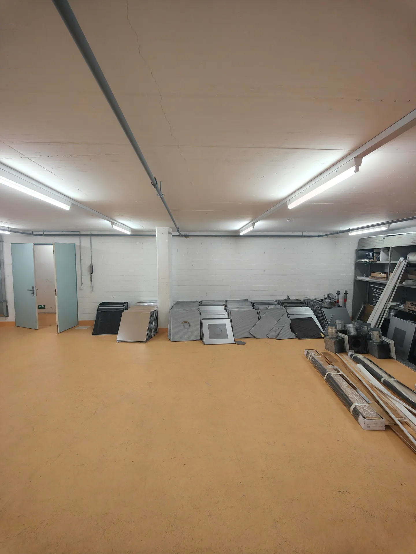 85.8m2 Storage Room Schaffhausen - Stauffacherstrasse 36 - Photo 2 of 10