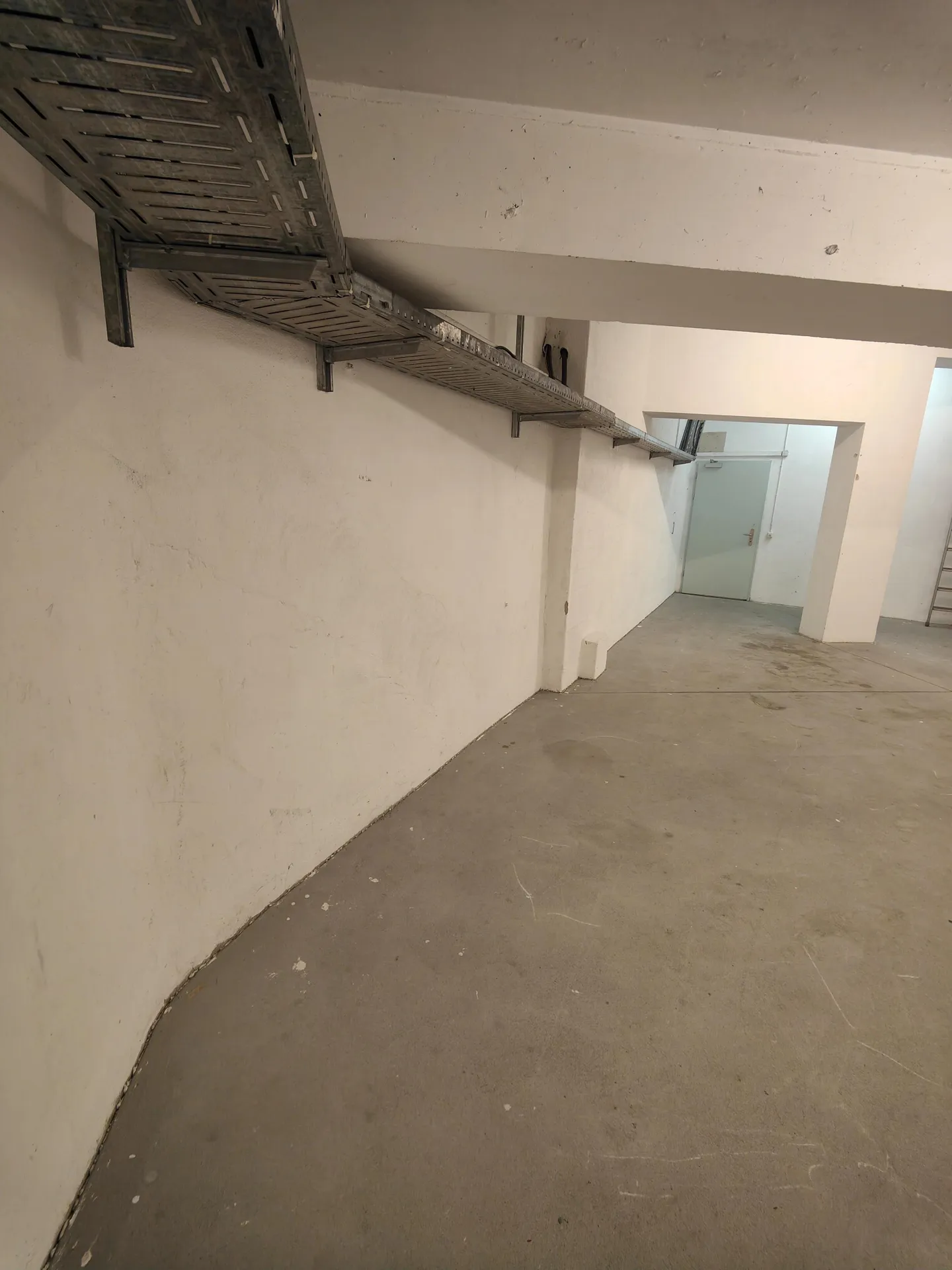 Rent storage space Basel - 53m2 near Basel SBB - Photo 4 of 10