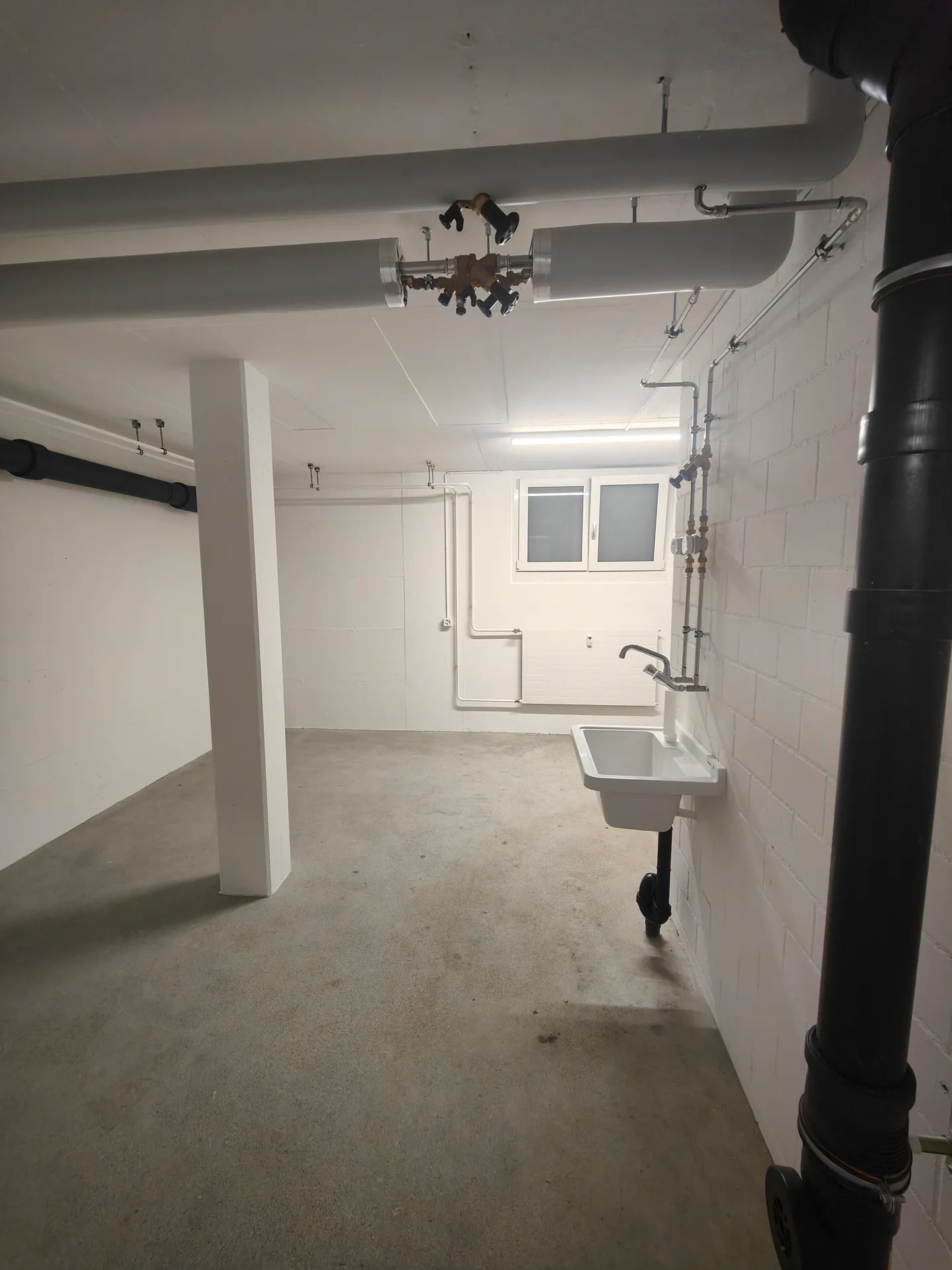 23.7m2 Salle de stockage Suhr - Gönhardweg 11A (DISPONIBLE À PARTIR DE MI-SEPTEMBRE) - Photo 3 sur 13