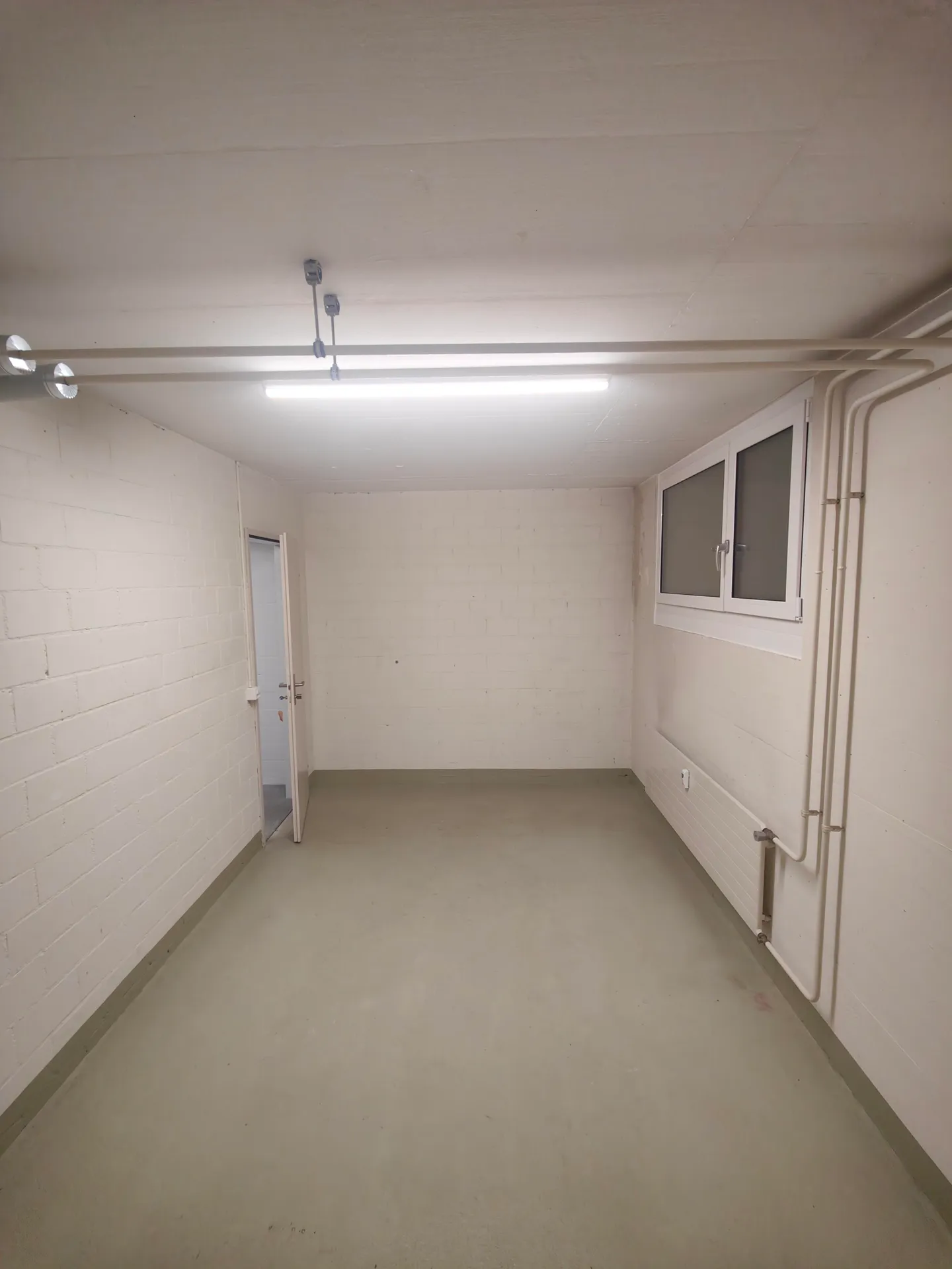 13.2m2 Storage Room Suhr - Gönhardweg 13B (AVAILABLE FROM EARLY OCTOBER) - Photo 1 of 8