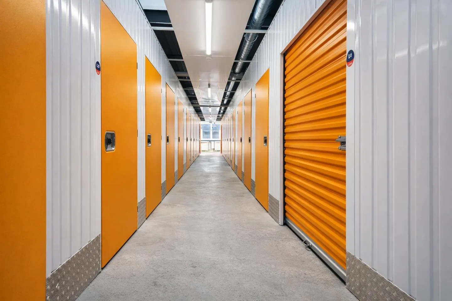 Warehouses (Self-Storage) in Geneva - Photo 6 of 6
