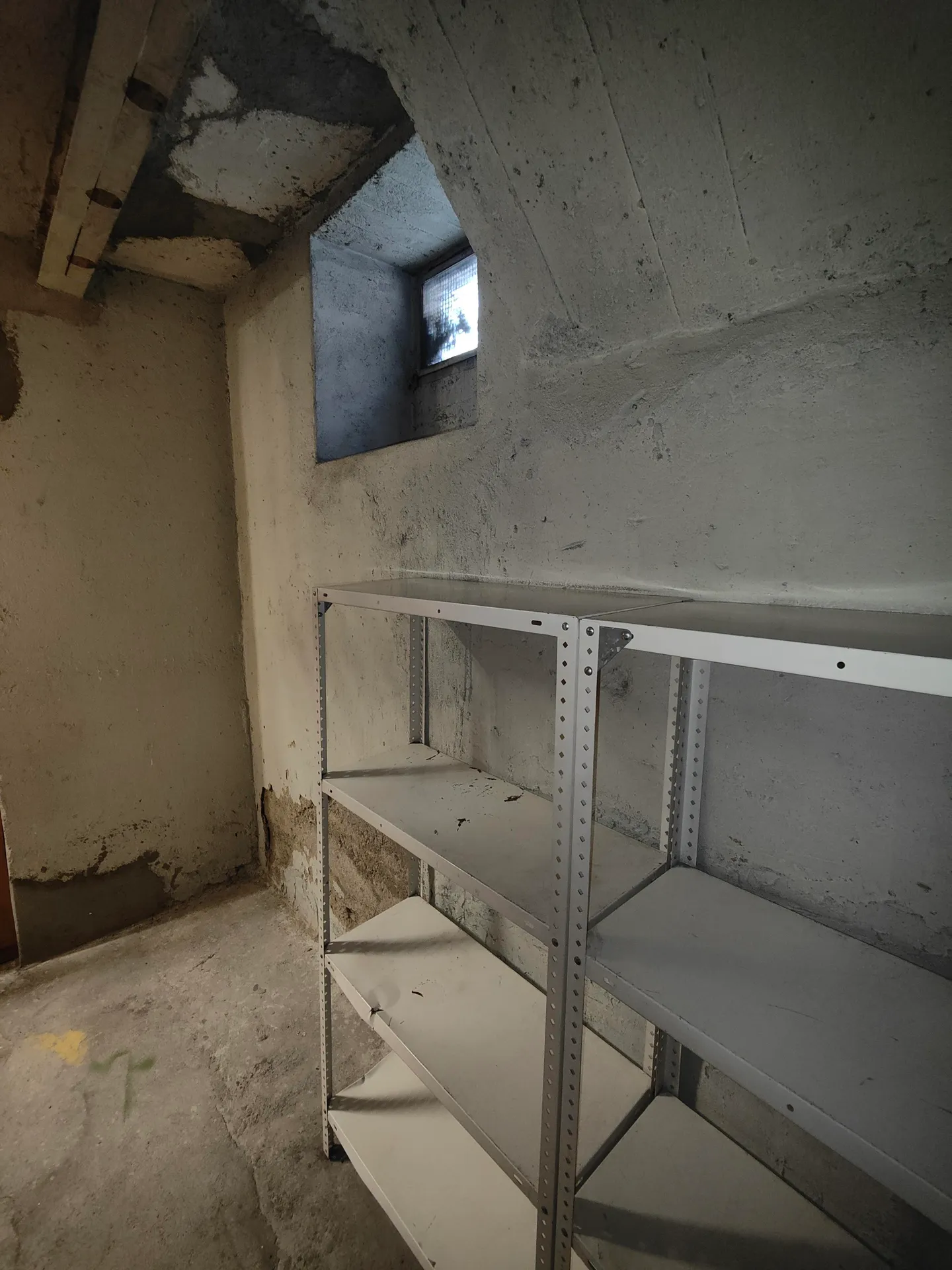4.82m2 Storage Room Zurich - Badenerstrasse 356 - Photo 7 of 10