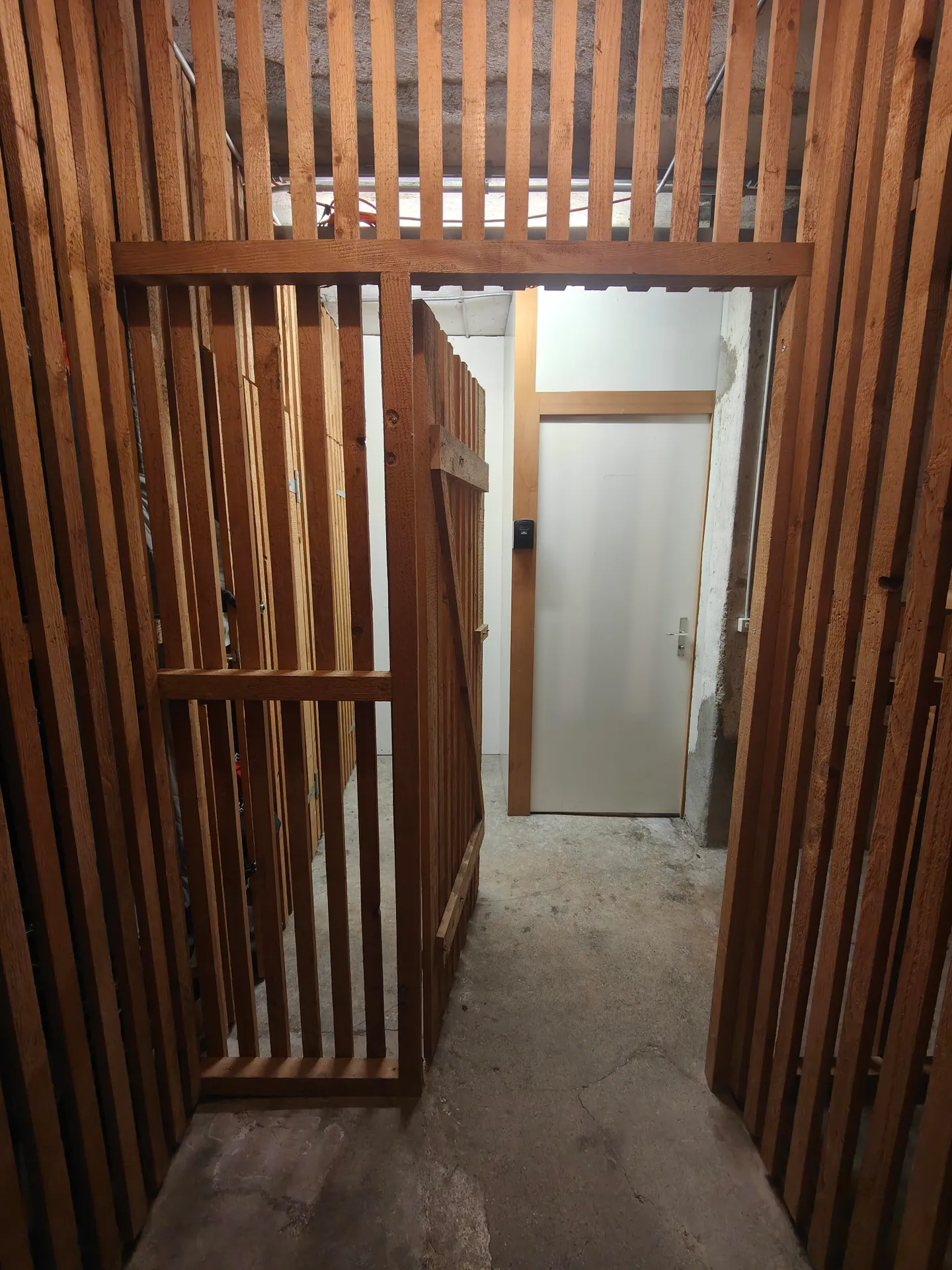 2.6m2 Storage Room Zurich - Badenerstrasse 356 - Photo 5 of 9