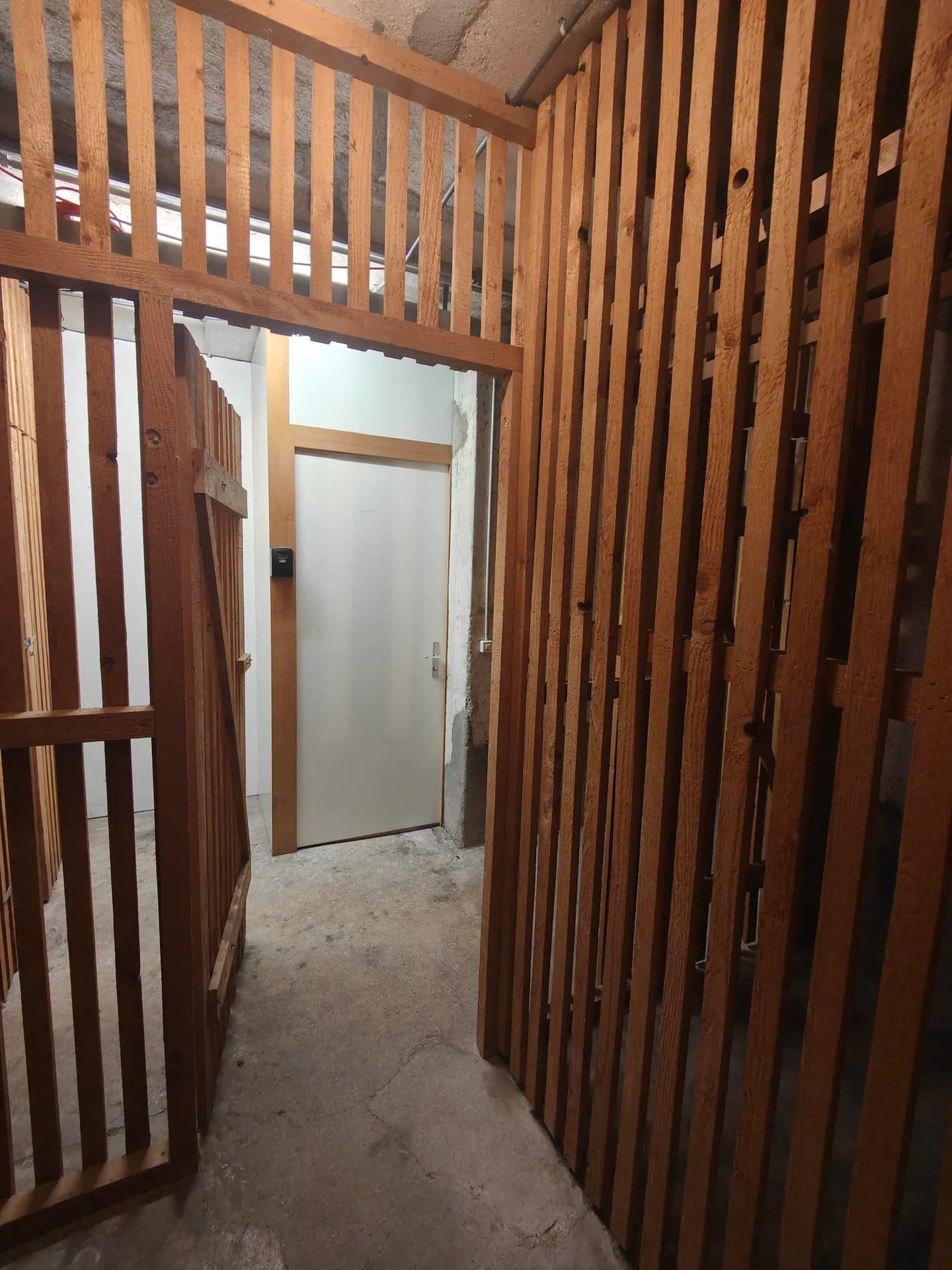 2.6m2 Storage Room Zurich - Badenerstrasse 356 - Photo 2 of 9