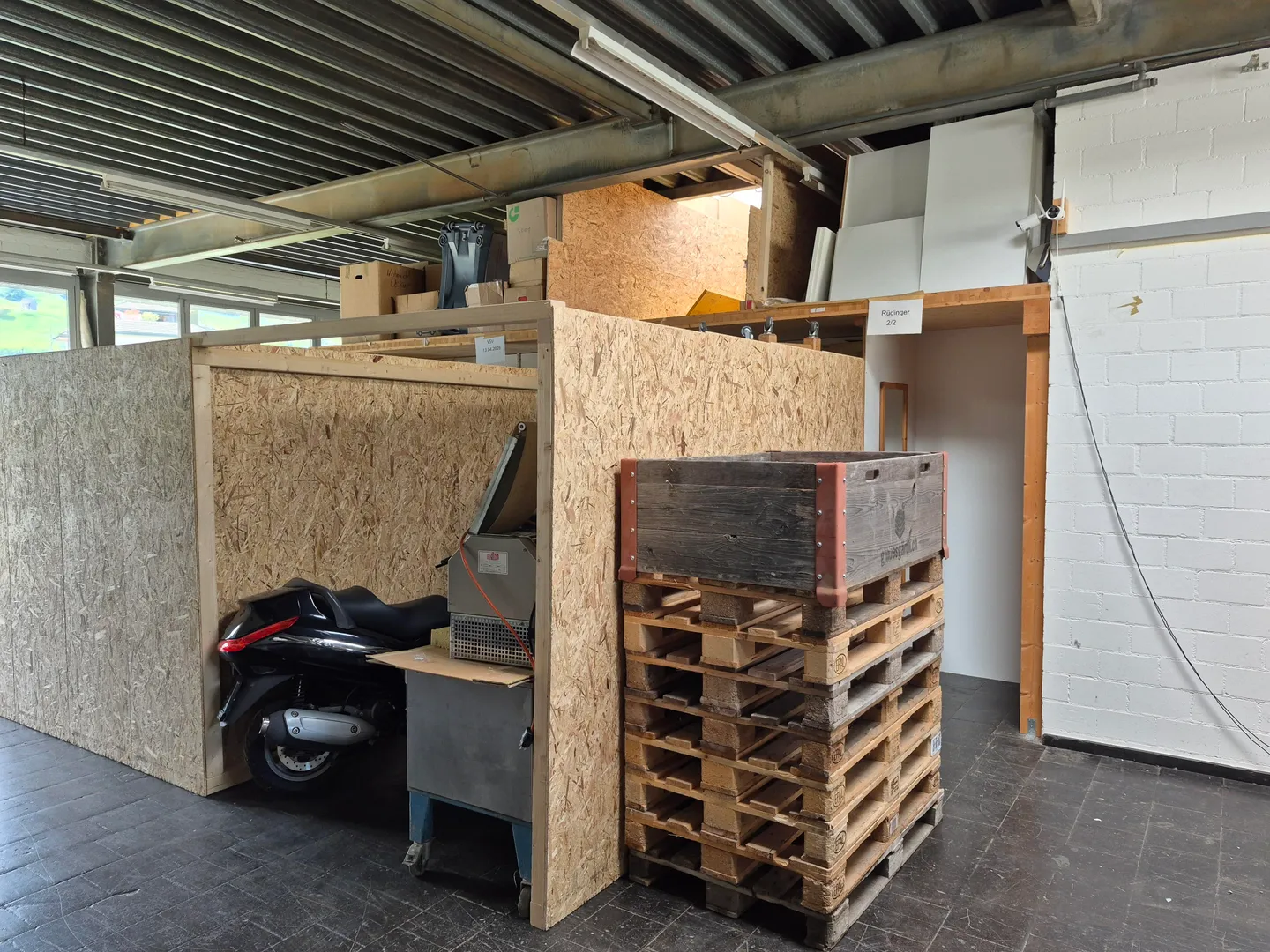 Free Storage Spaces / Boxes (various sizes) - Photo 2 of 4