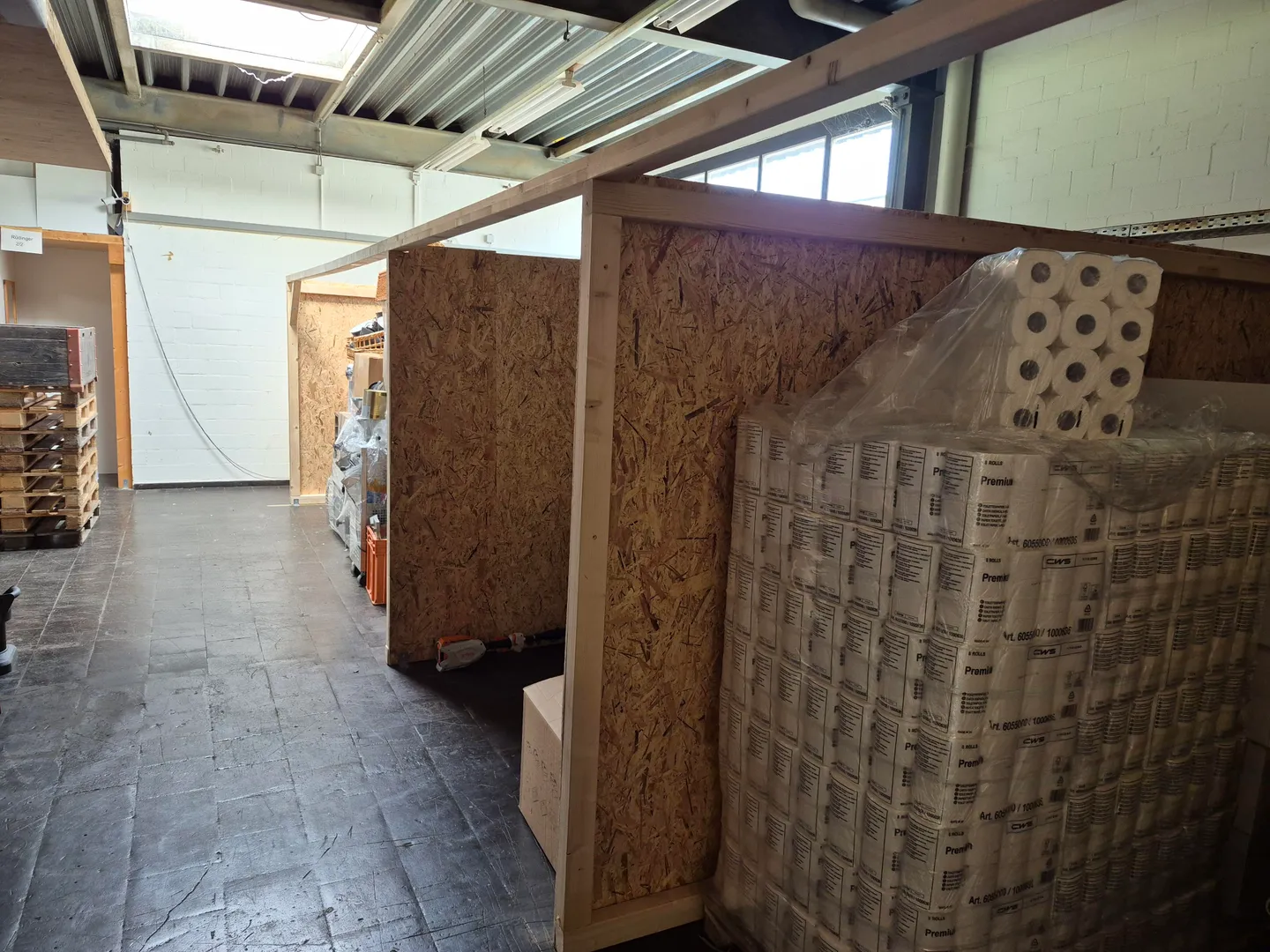 Free Storage Spaces / Boxes (various sizes) - Photo 3 of 4
