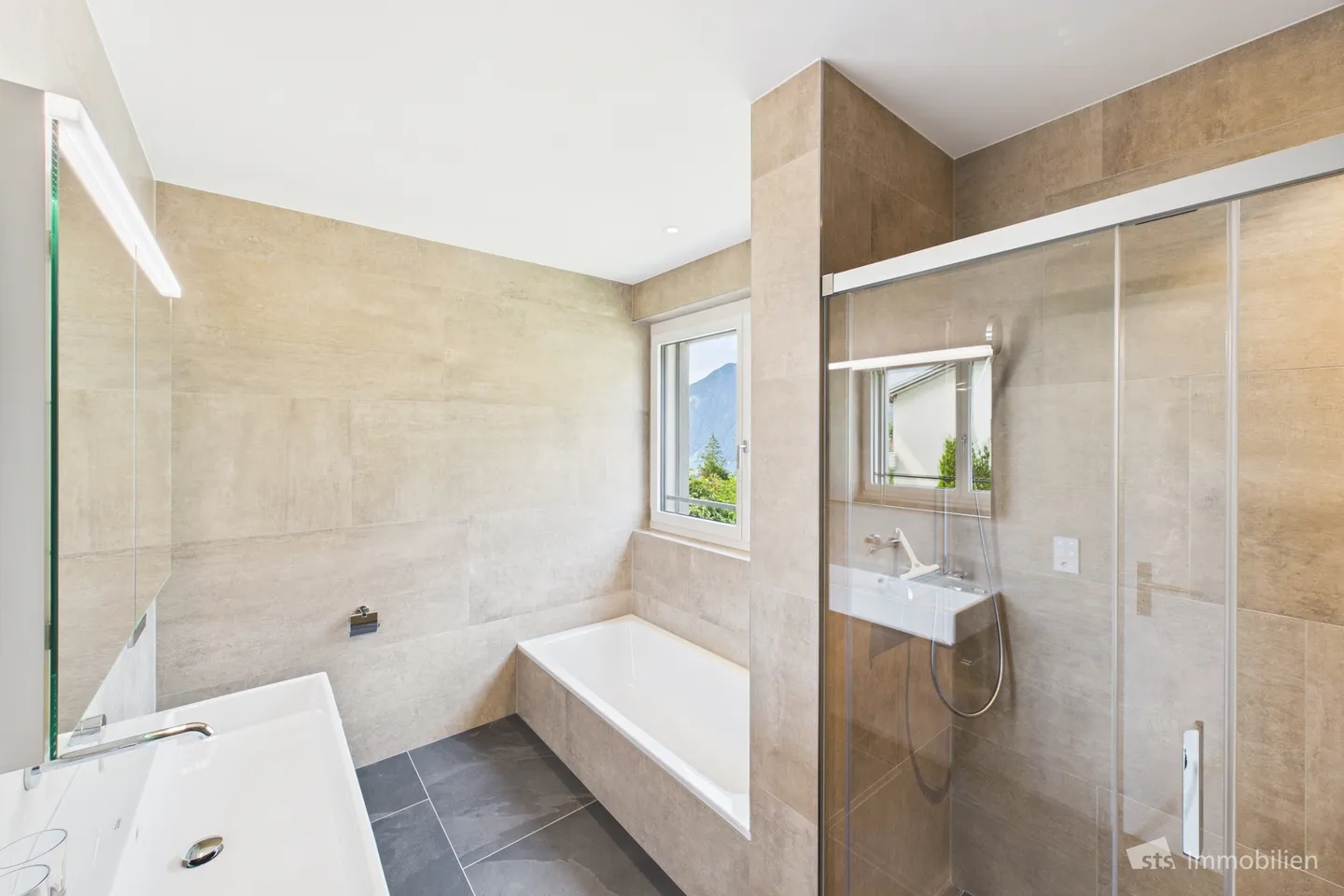 Penthouse moderno con vista lago - Foto 4 di 13