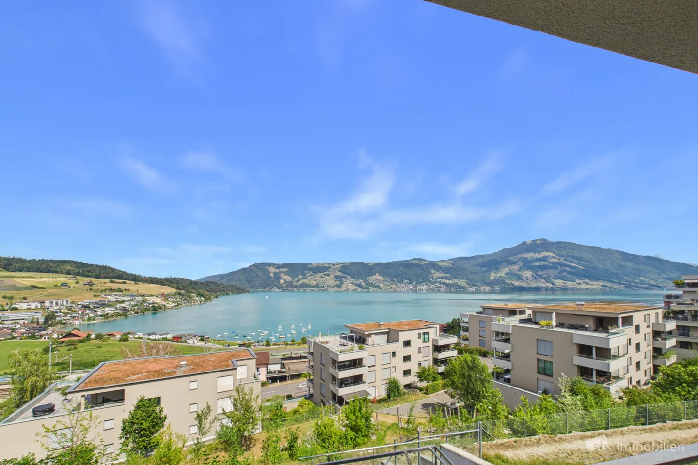 Appartement 3.5 pièces avec vue imprenable sur le lac de Zoug - Photo 1 sur 9