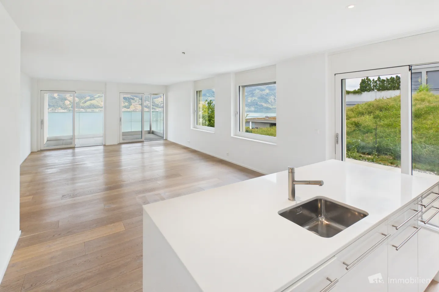 Appartement 3.5 pièces avec vue imprenable sur le lac de Zoug - Photo 2 sur 9