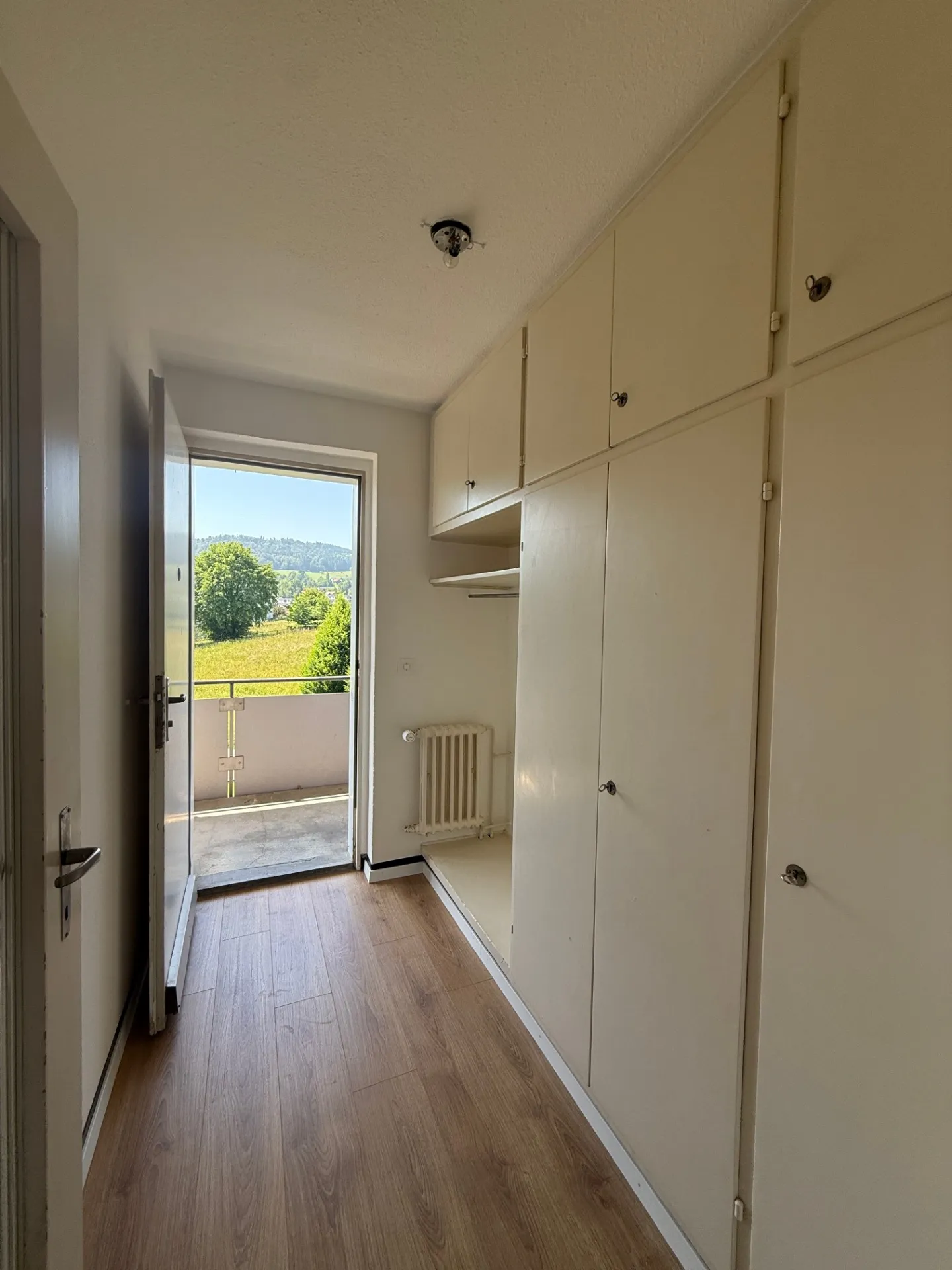 TEMPORARY RENTAL: Central 4.5-room apartment on the 4th floor - Photo 3 of 8