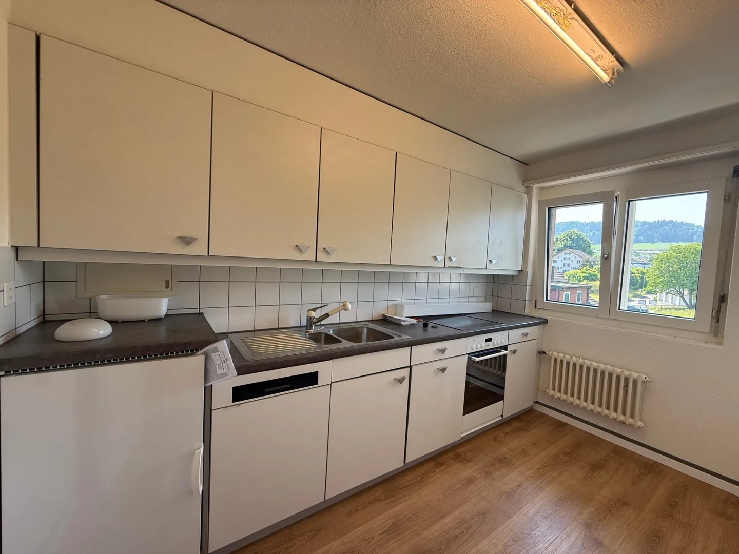 TEMPORARY RENTAL: Central 4.5-room apartment on the 4th floor - Photo 2 of 8