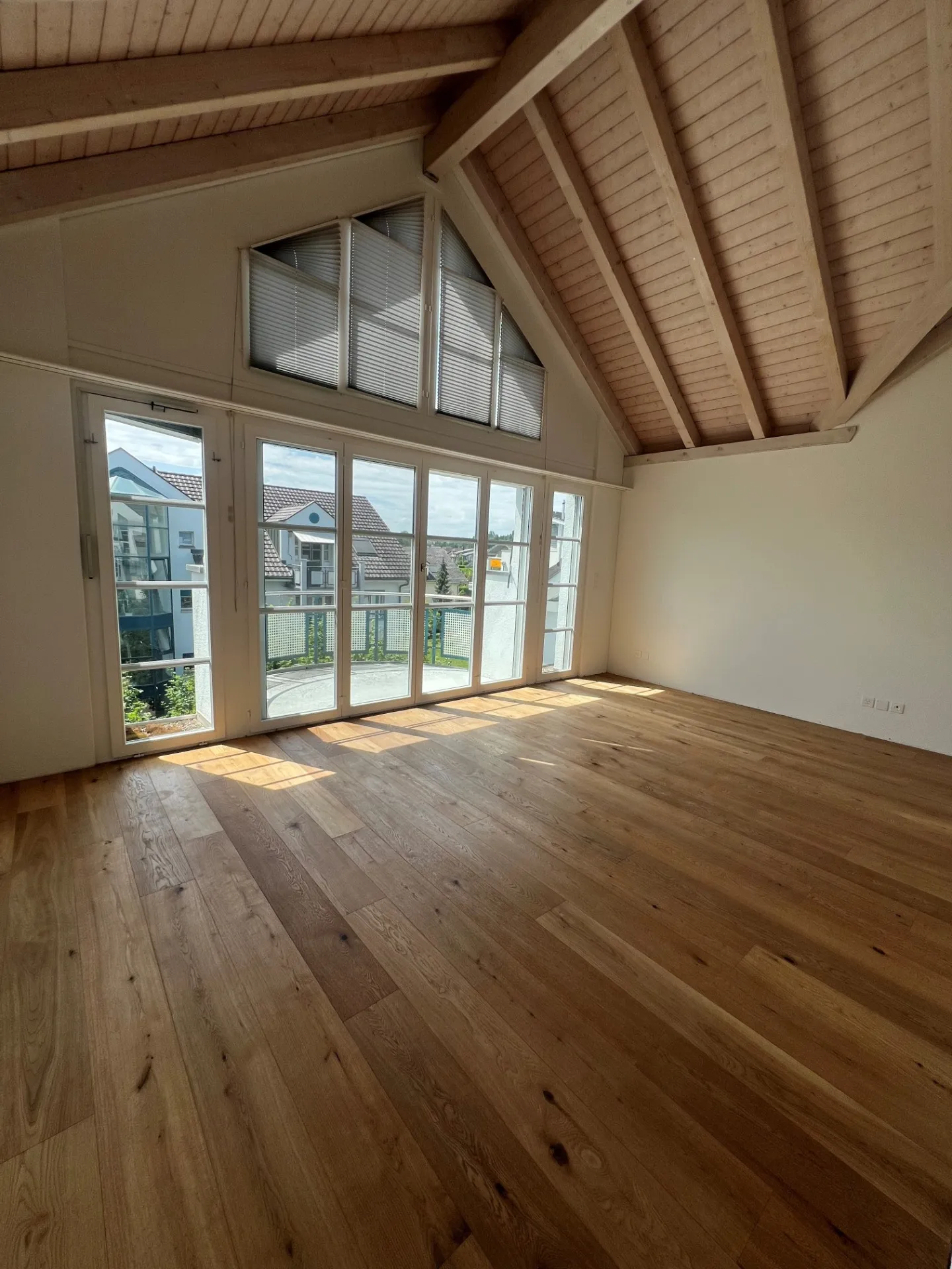 Vivere spazioso con comfort - 128 m² di superficie abitabile nel cuore di Inwil - Foto 1 di 13