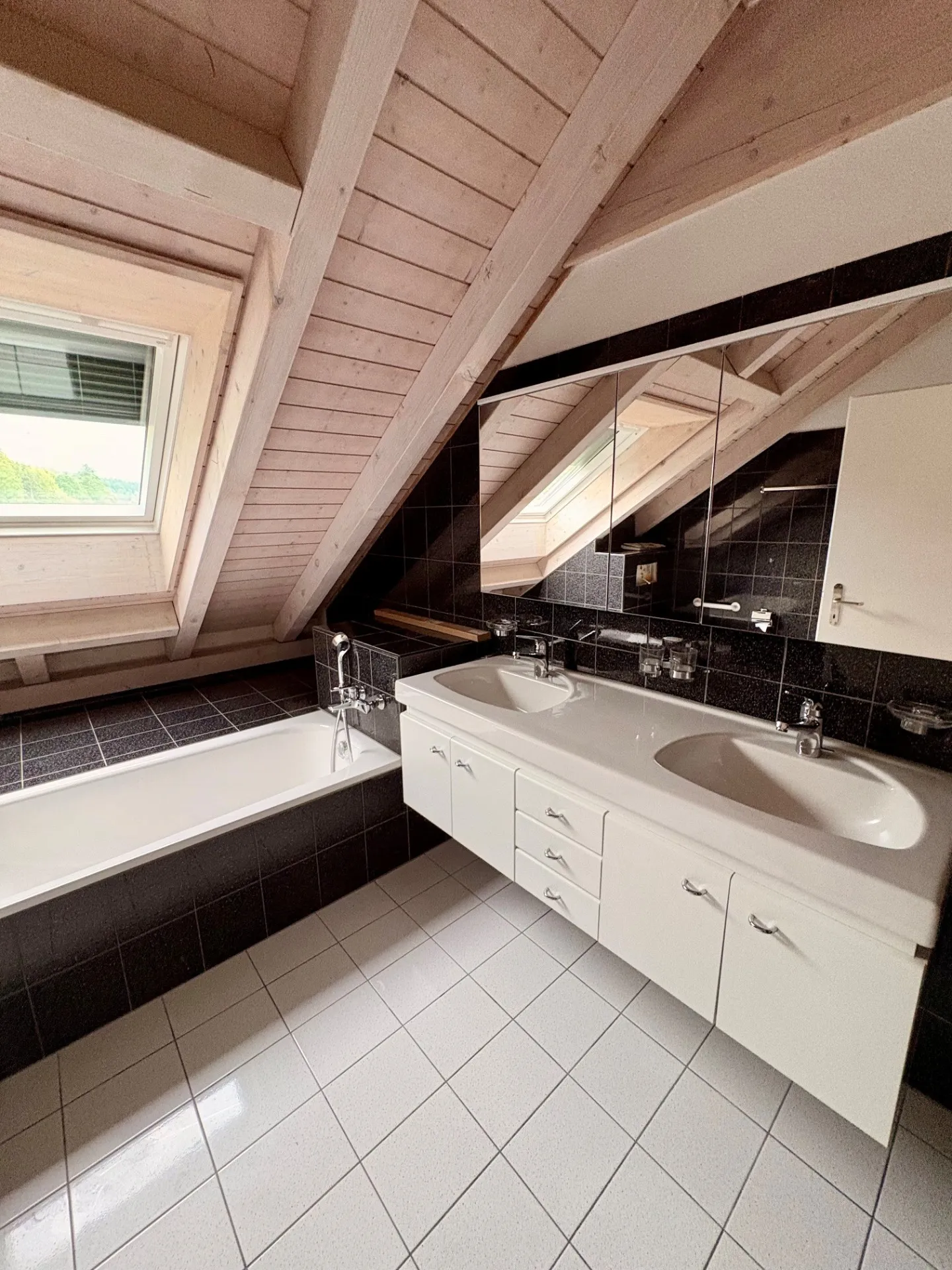 Vivere spazioso con comfort - 128 m² di superficie abitabile nel cuore di Inwil - Foto 11 di 13