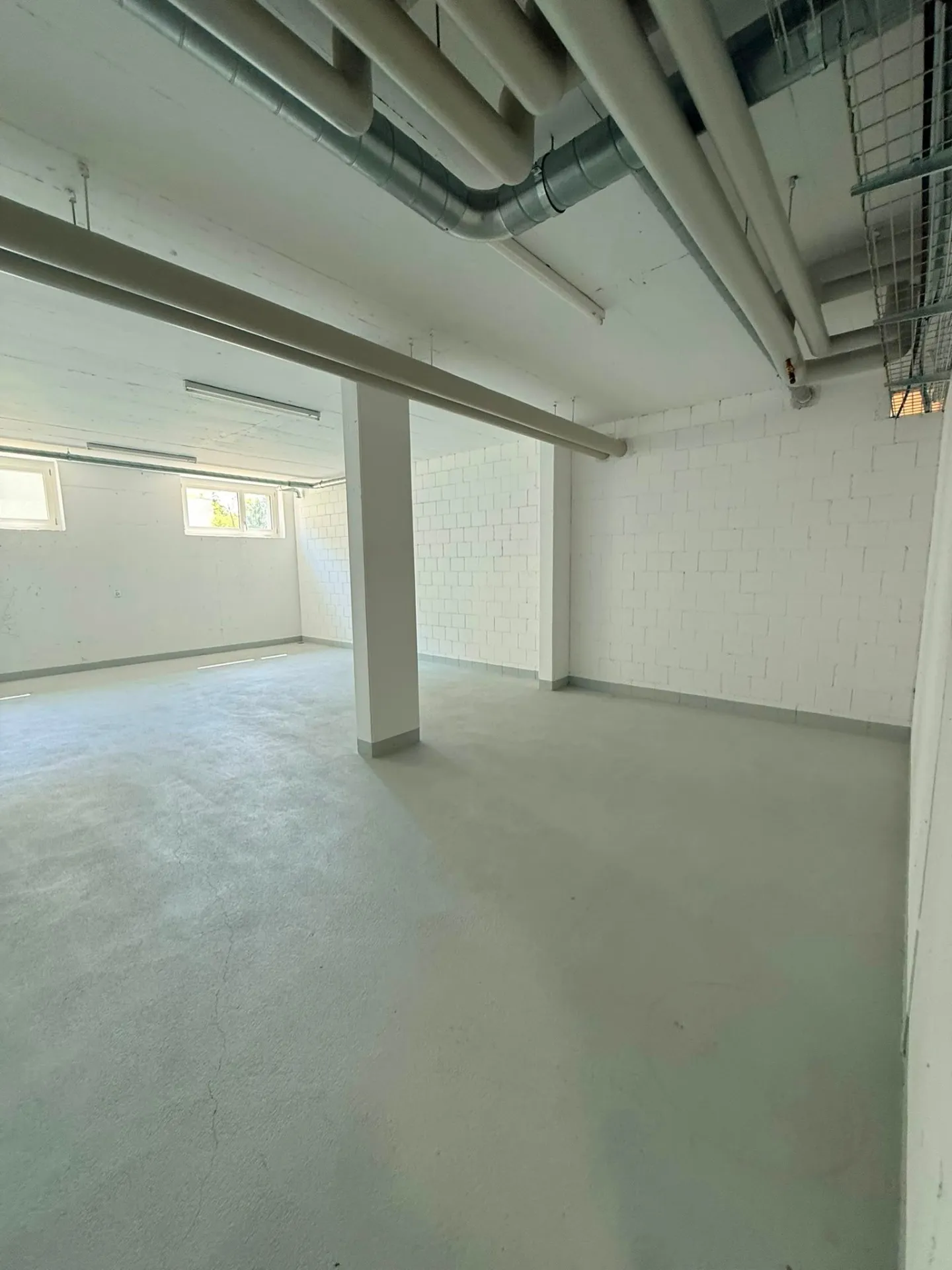 Generous available space for rent from 01.07.2026 - Photo 1 of 2