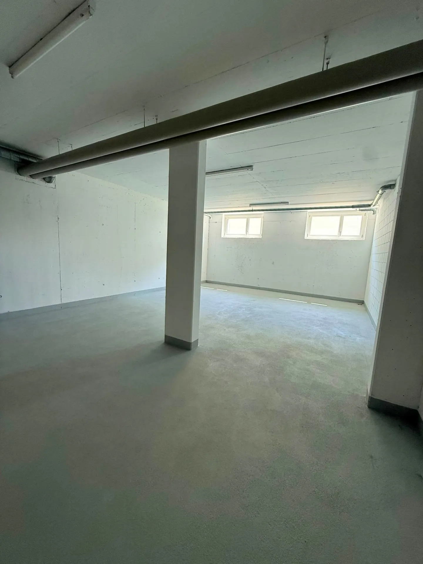 Generous available space for rent from 01.07.2026 - Photo 2 of 2