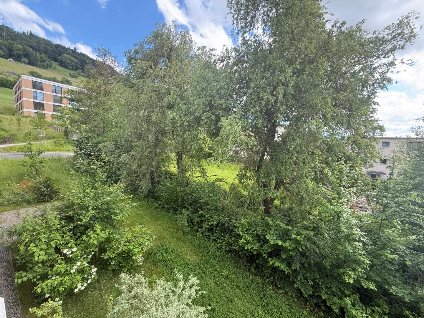 Appartement moderne de 3.5 pièces dans un endroit calme près d'une zone de loisirs - Photo 7 sur 11