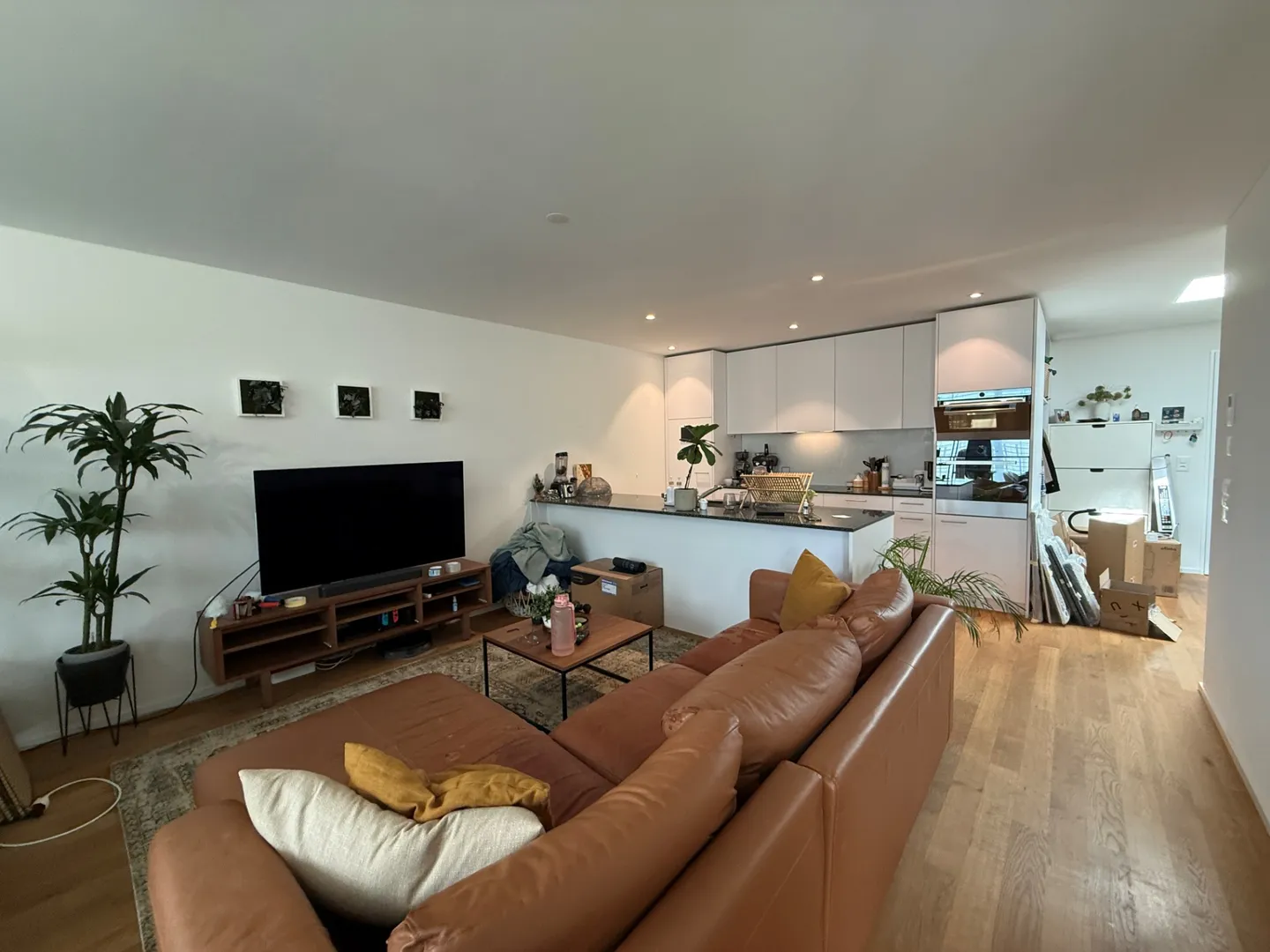 Attraktive 2.5-Zimmer-Wohnung mit hochwertigem Ausbau und ruhiger Lage - Foto 3 von 8