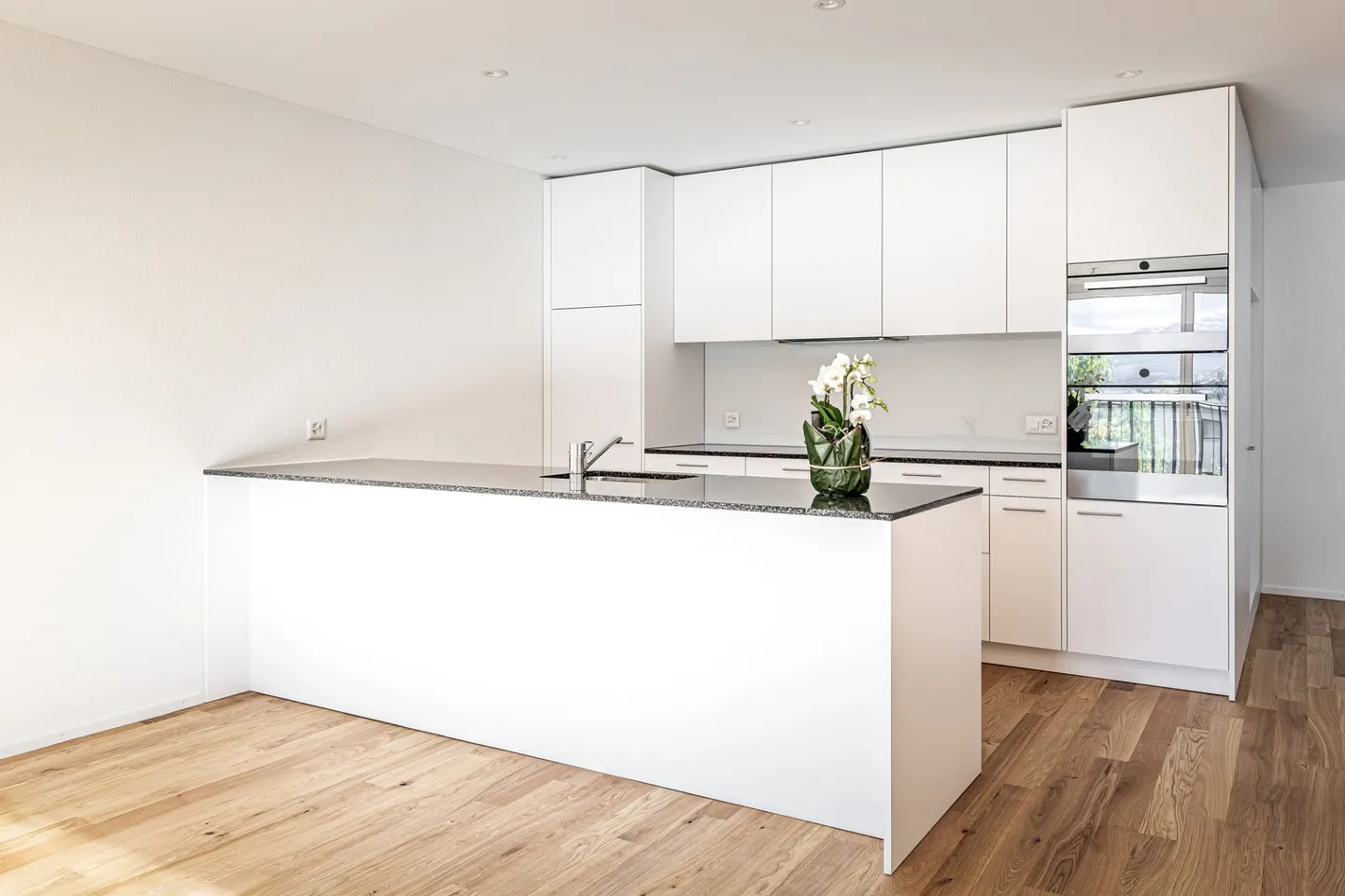Attraktive 2.5-Zimmer-Wohnung mit hochwertigem Ausbau und ruhiger Lage - Foto 1 von 8