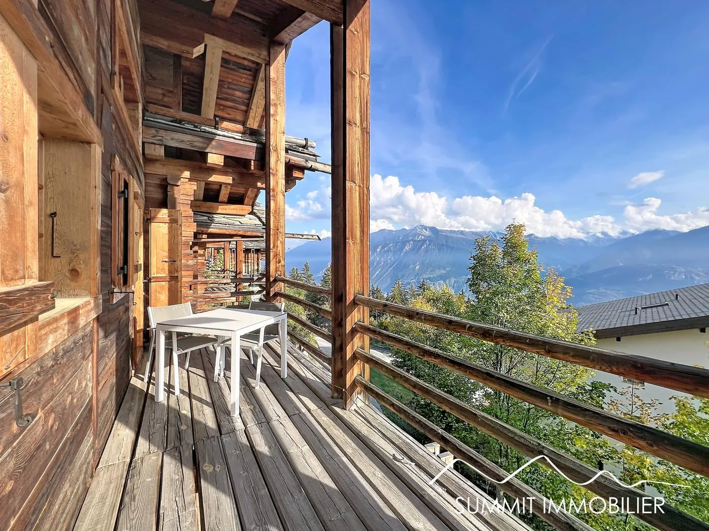 Hameau du Vieux Tilleul - Magnificent chalet with ski-in/ski-out access in Crans-Montana - Photo 2 of 13