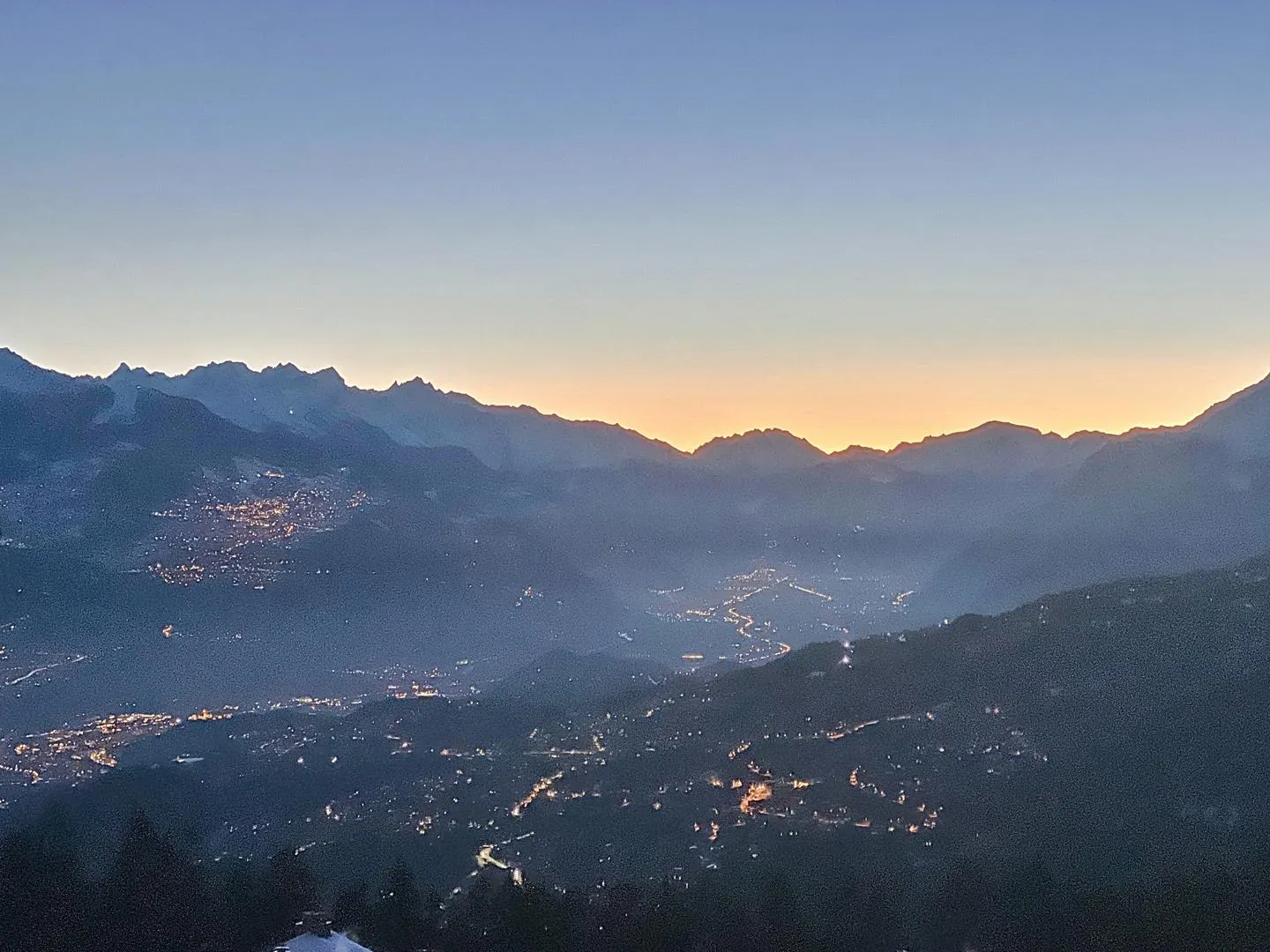 Con una vista mozzafiato sulla pianura e sulle montagne - Foto 12 di 12