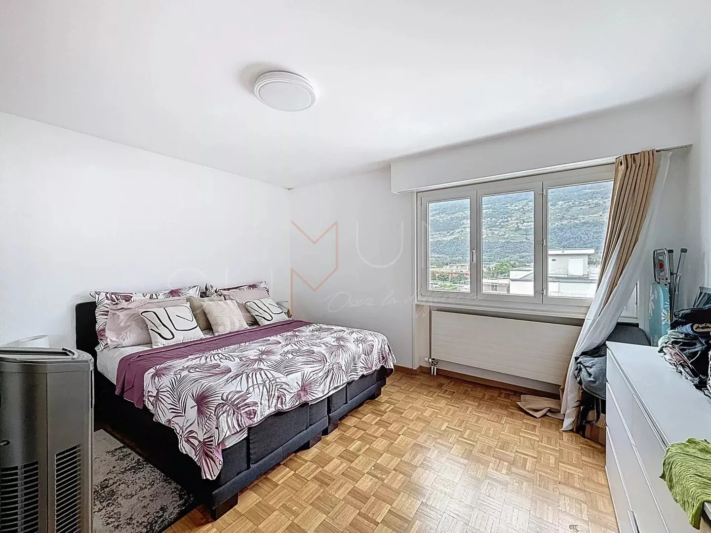 Opportunità di Investimento: Appartamento Luminoso di 4.5 Stanze con Balcone e Vista Libera - Foto 6 di 12
