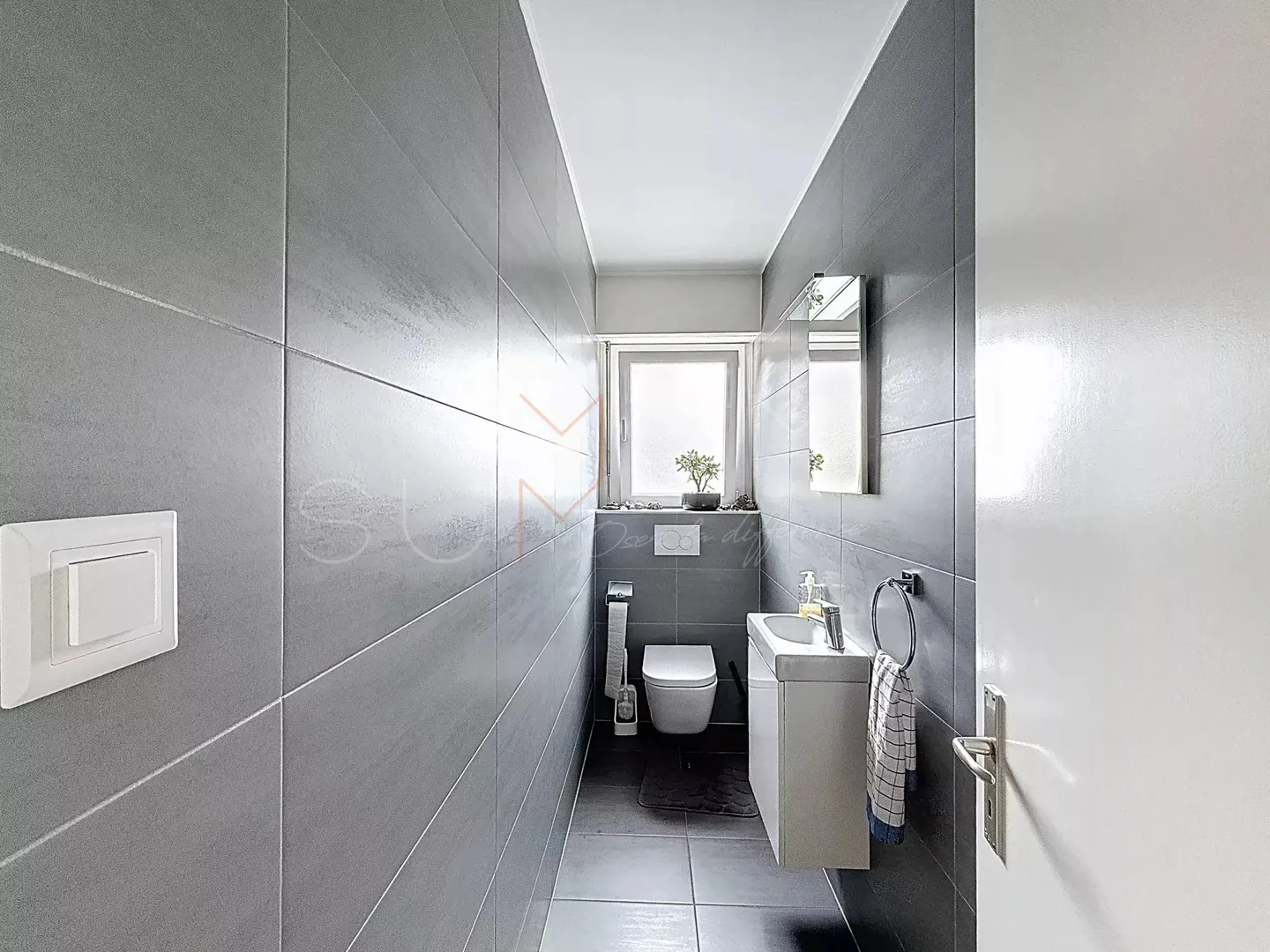Opportunità di Investimento: Appartamento Luminoso di 4.5 Stanze con Balcone e Vista Libera - Foto 9 di 12