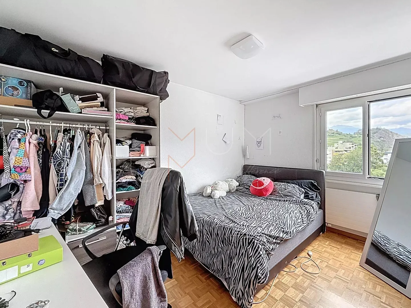 Opportunità di Investimento: Appartamento Luminoso di 4.5 Stanze con Balcone e Vista Libera - Foto 7 di 12