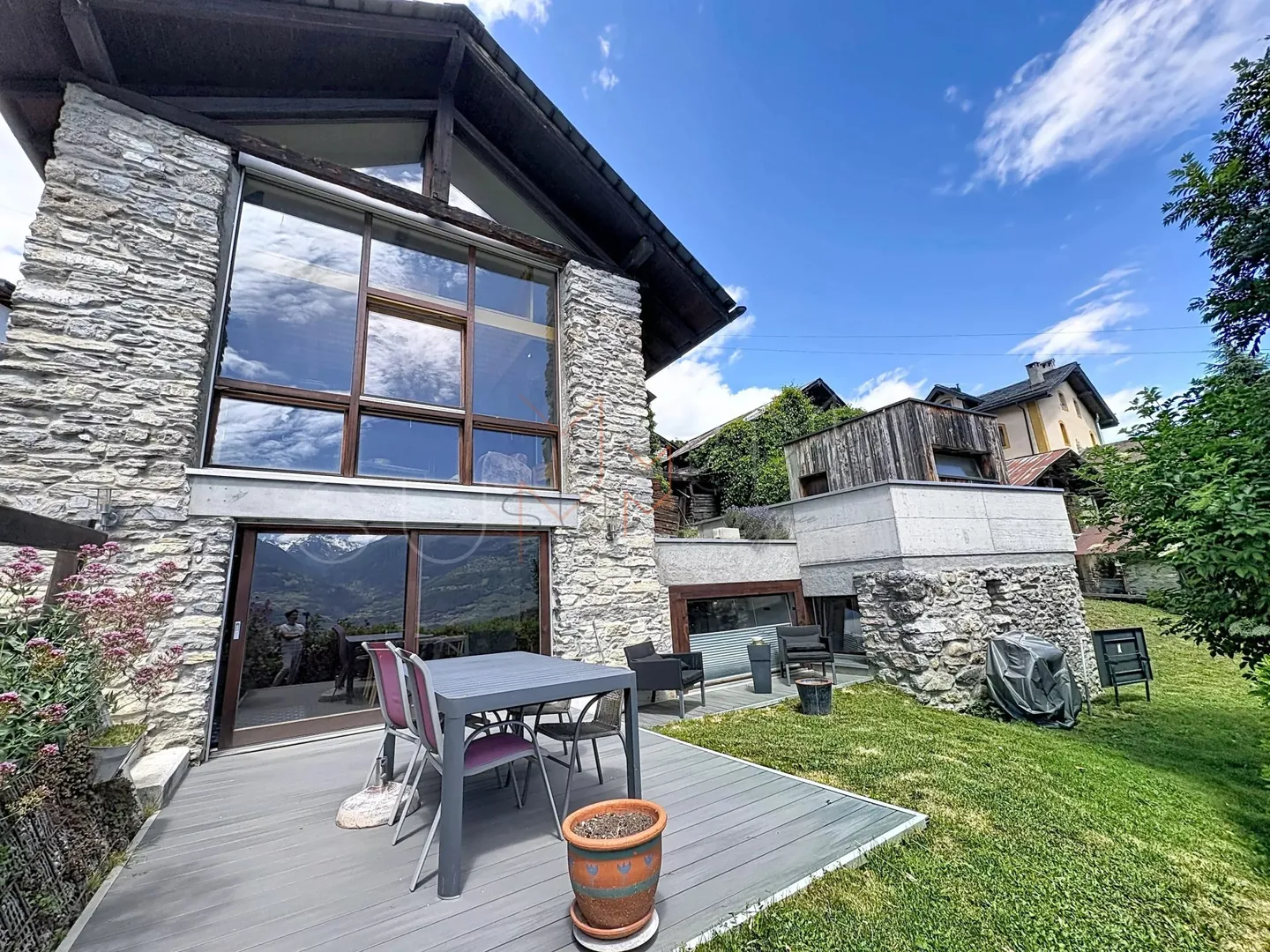 Grange - Ecurie rénovée avec vue et jardin à Savièse - Photo 1 of 13