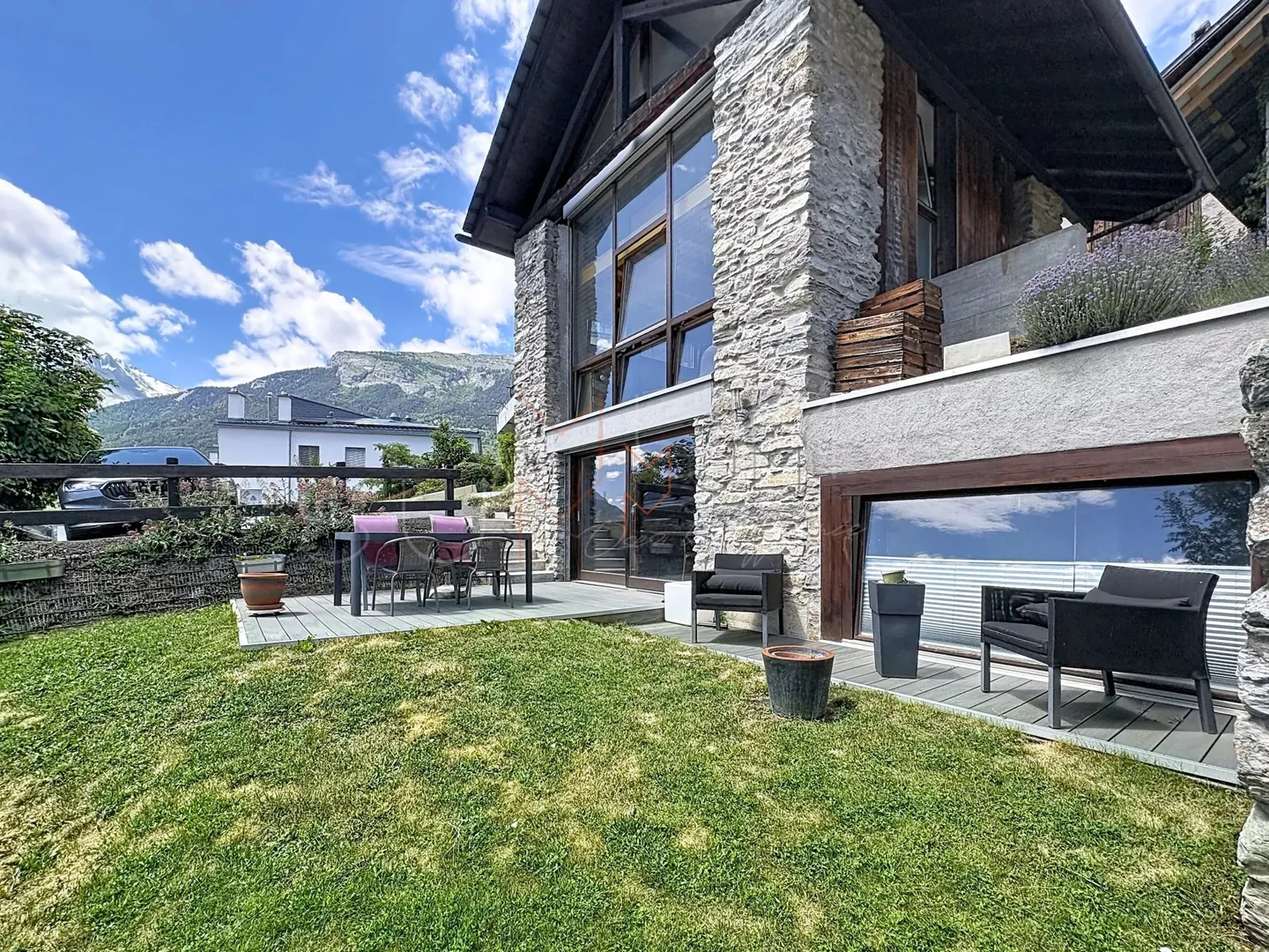 Grange - Ecurie rénovée avec vue et jardin à Savièse - Photo 2 of 13