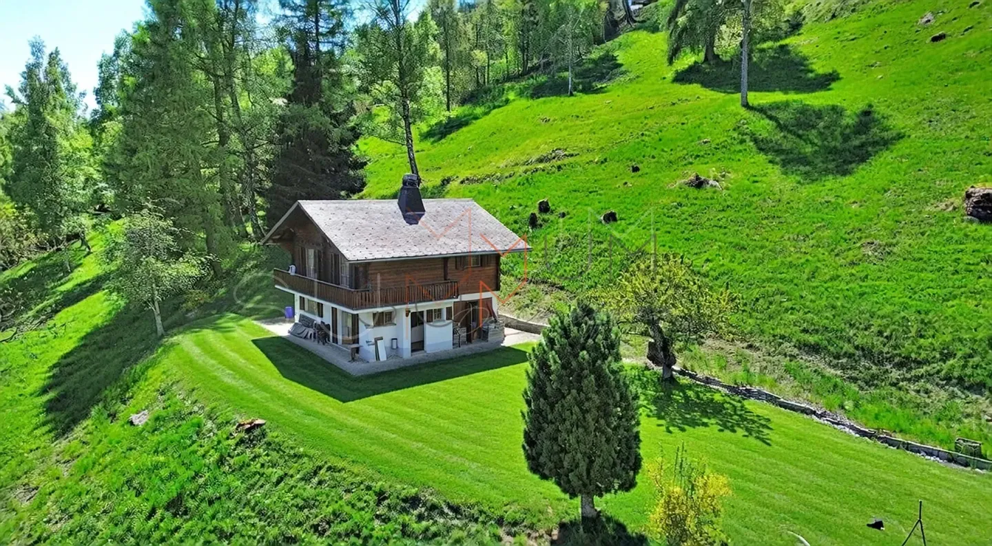 Exclusivity - 5 minutes from Ovronnaz, authentic chalet with no overlooking - Photo 1 of 13