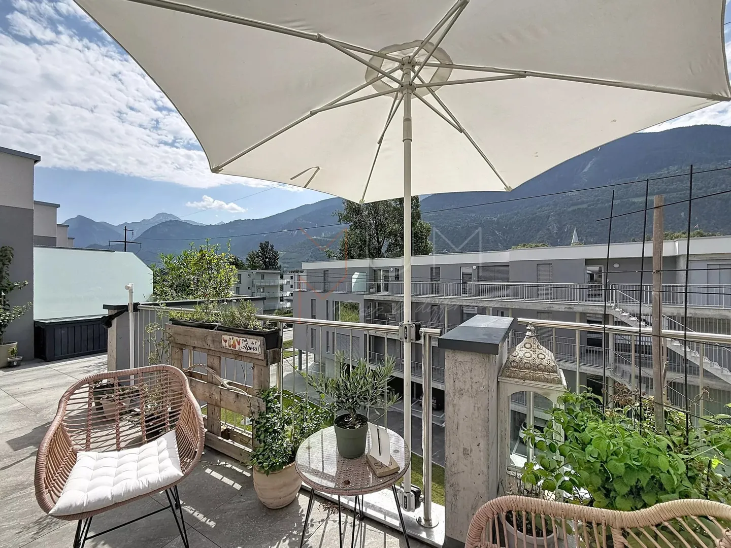 Attique meublé 120 m² + terrasse 67 m² - Photo 4 sur 9