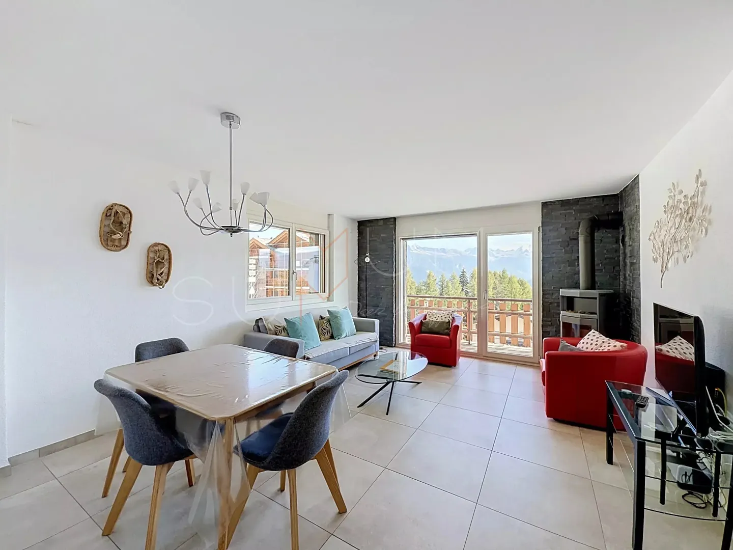 Appartement rénové avec jardin - Photo 3 sur 13