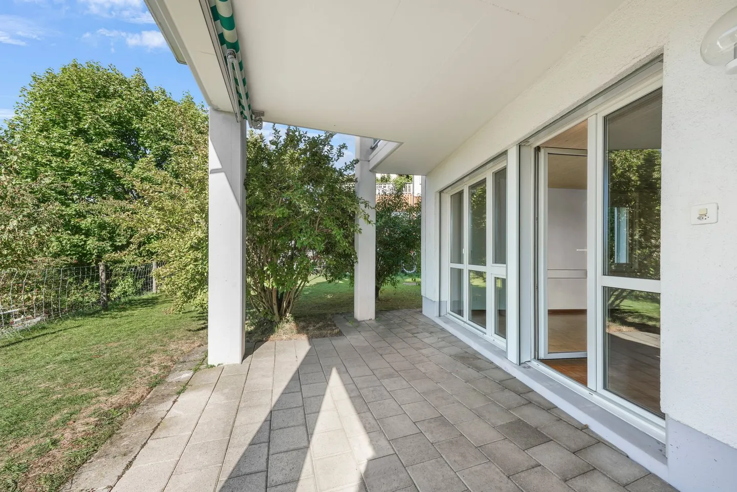 Vivre avec une vue : Appartement de jardin de 4,5 pièces avec beaucoup d'intimité - Photo 12 sur 13