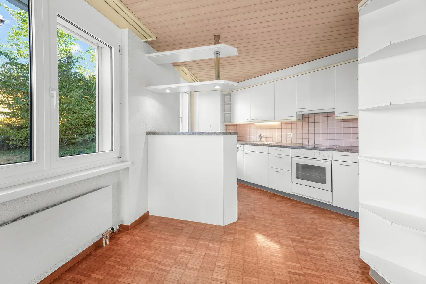 Vivre avec une vue : Appartement de jardin de 4,5 pièces avec beaucoup d'intimité - Photo 4 sur 13