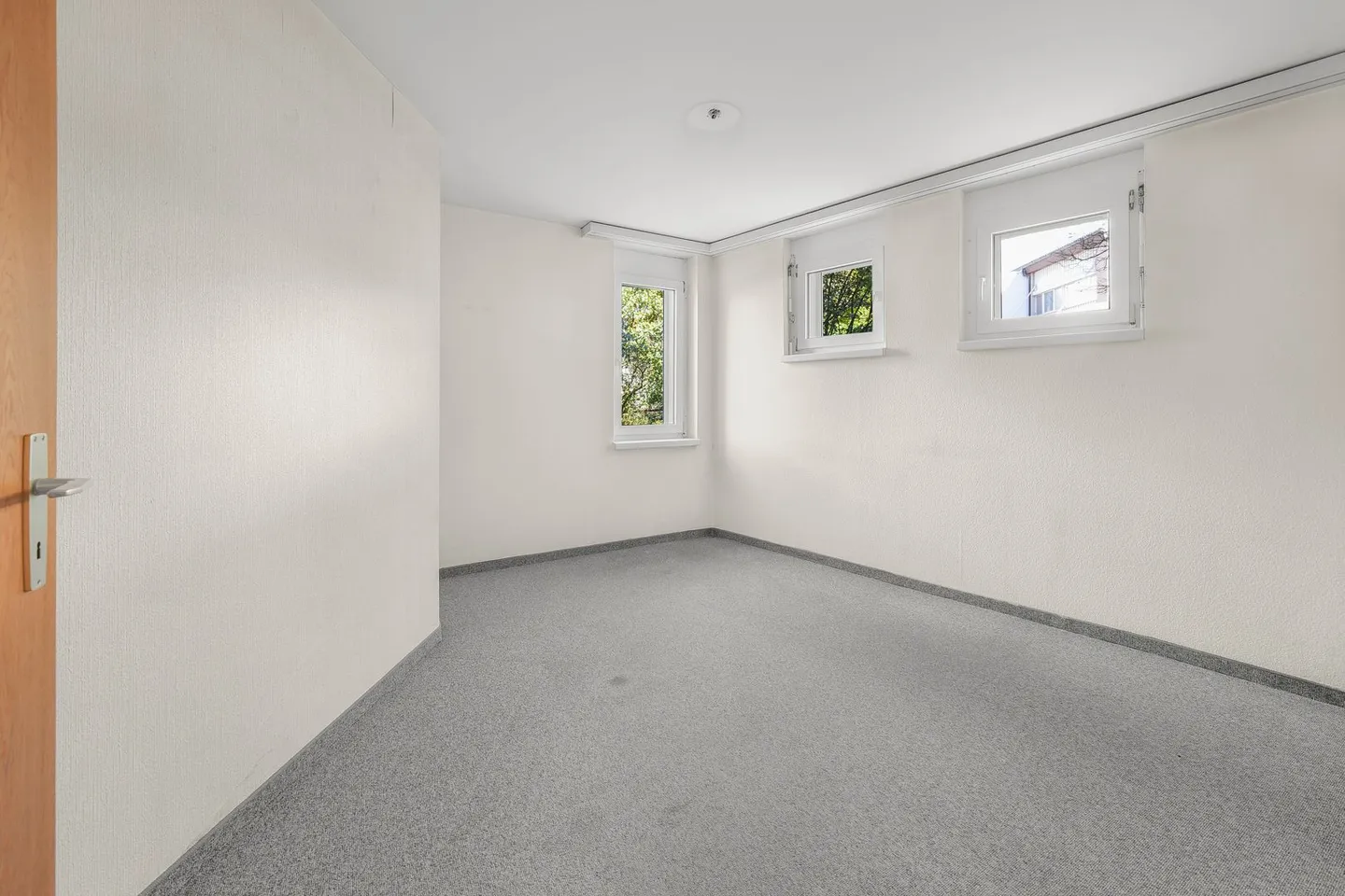 Vivre avec une vue : Appartement de jardin de 4,5 pièces avec beaucoup d'intimité - Photo 6 sur 13