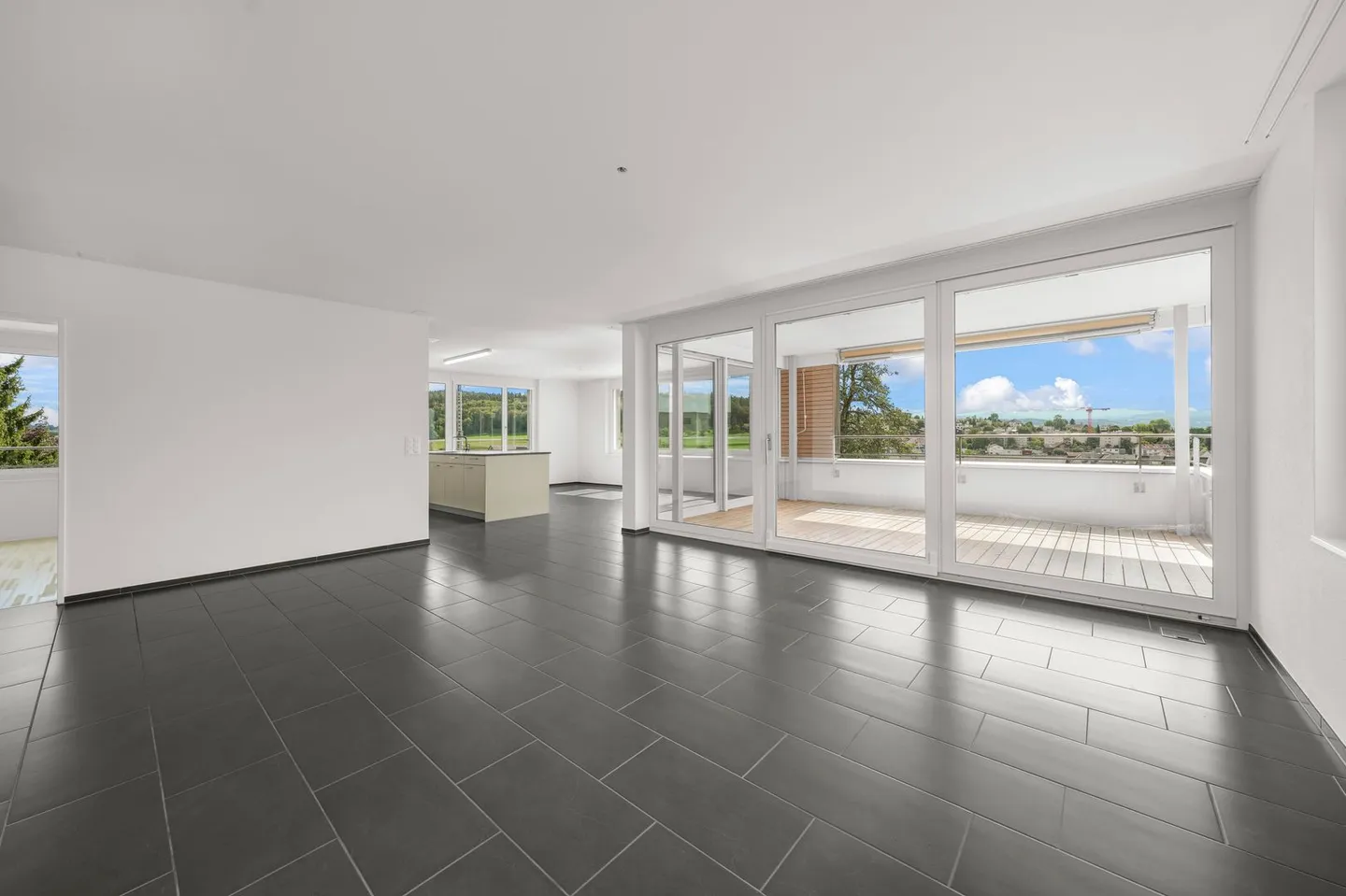 Geräumige Familienwohnung mit Aussicht - Foto 1 von 13