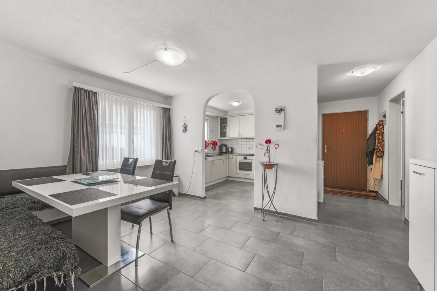 Living with a sense of well-being: 4.5-room apartment in an ideal location - Photo 4 of 13
