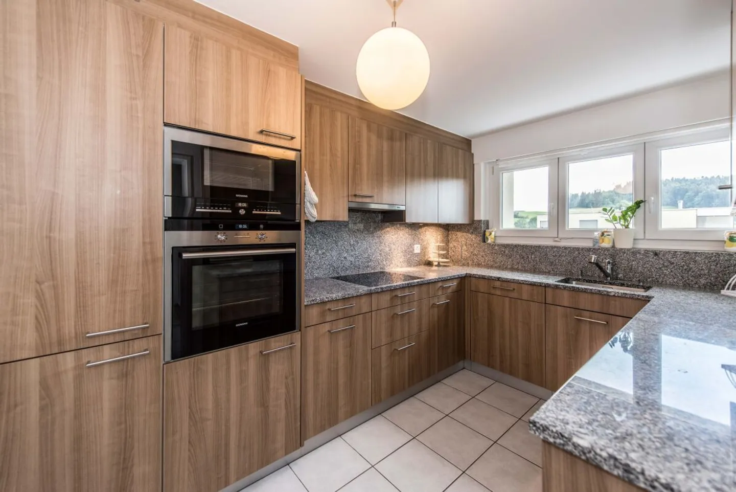 Appartement familial spacieux de 5,5 pièces dans le quartier prisé de Bruggeregg - Photo 6 sur 13