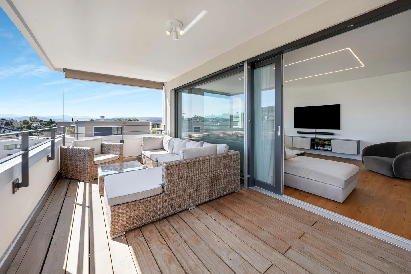 Ein Zuhause mit Weit- und Bergblick sowie hoher Wohnqualität - Foto 8 von 13