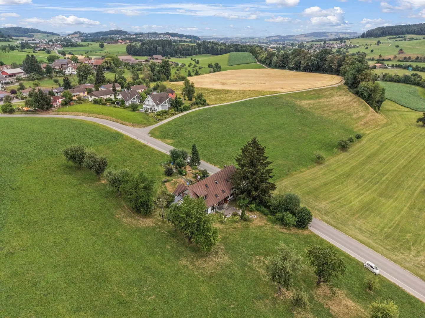Charmantes Bauernhaus mit zwei Wohneinheiten an idyllischer Alleinlage in Oberwangen (Dussnang) - Photo 1 of 13